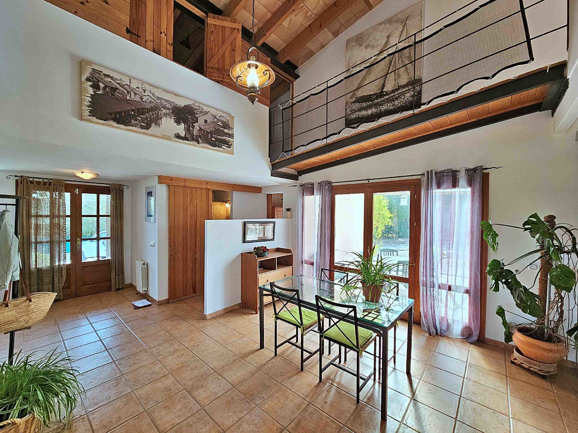 Country house with lots of potential including rental license