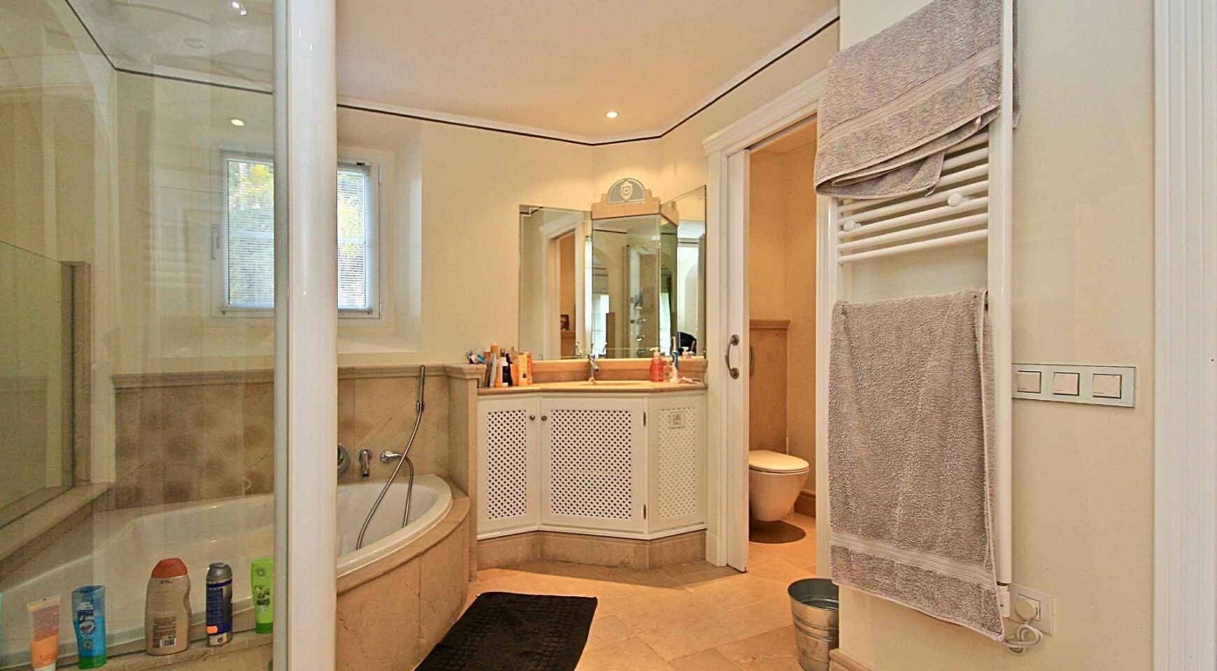 Apartment with private garden in luxury residence Gran Folies