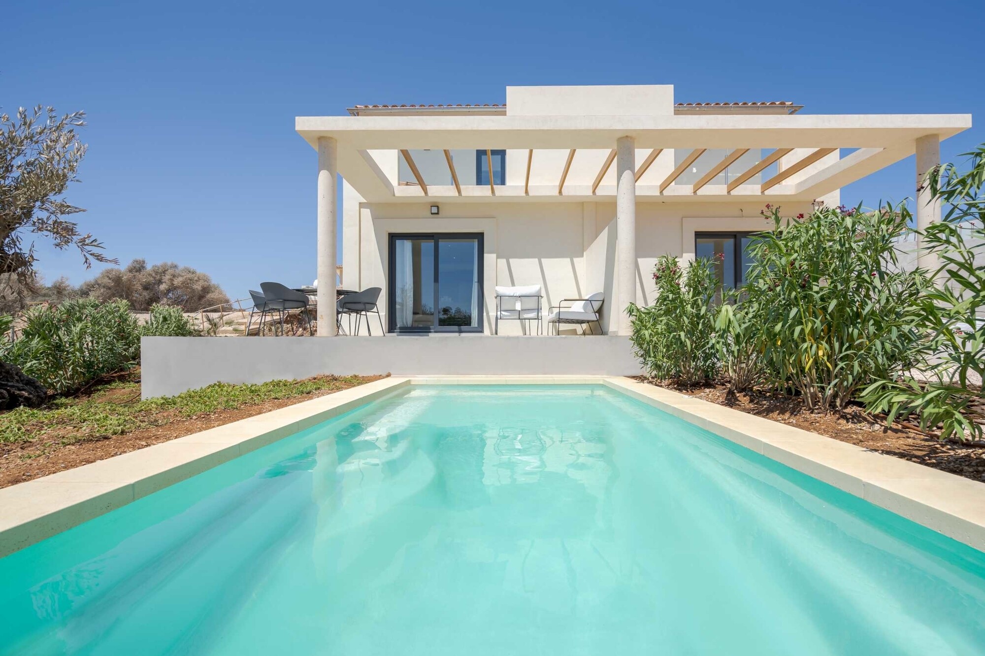 NUEVA CONSTRUCCIÓN: Moderna casa adosada cerca de la playa de ensueño