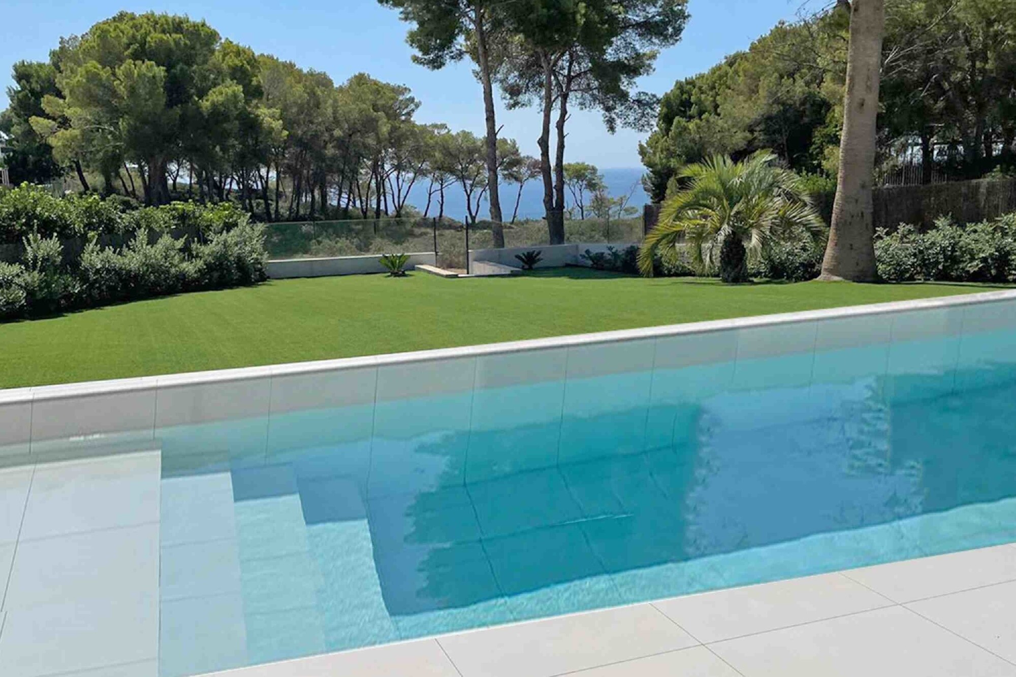 Ideal detached family house with swimming pool