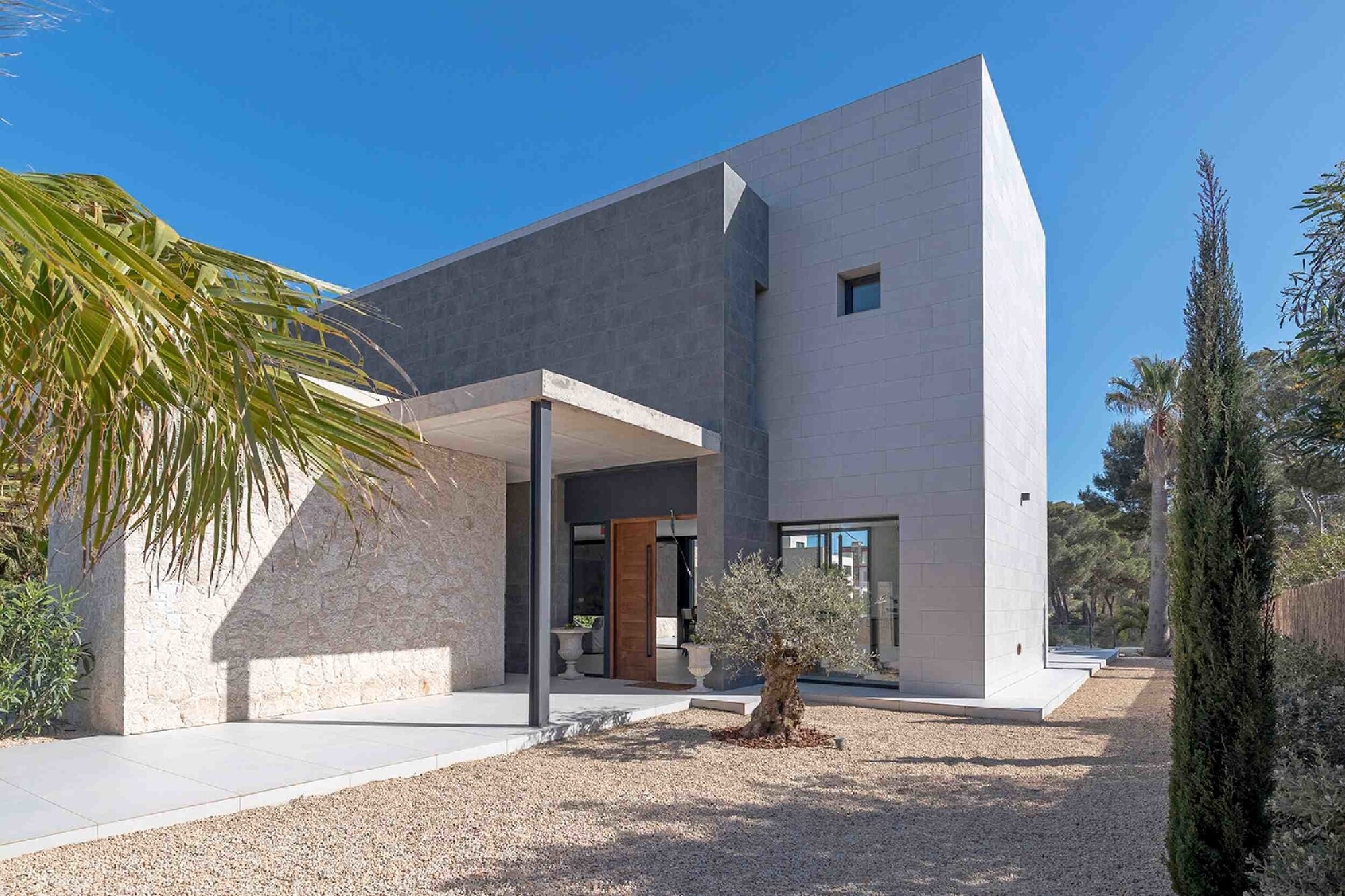 Villa im minimalistischem Design mit Meerblick