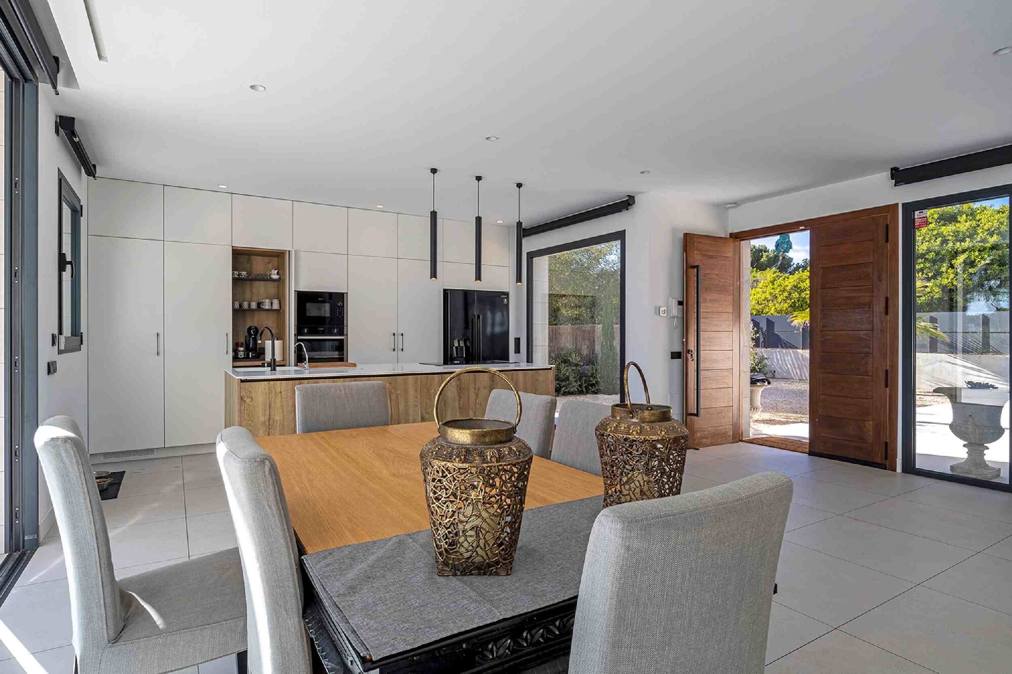 Ideal detached family house with swimming pool