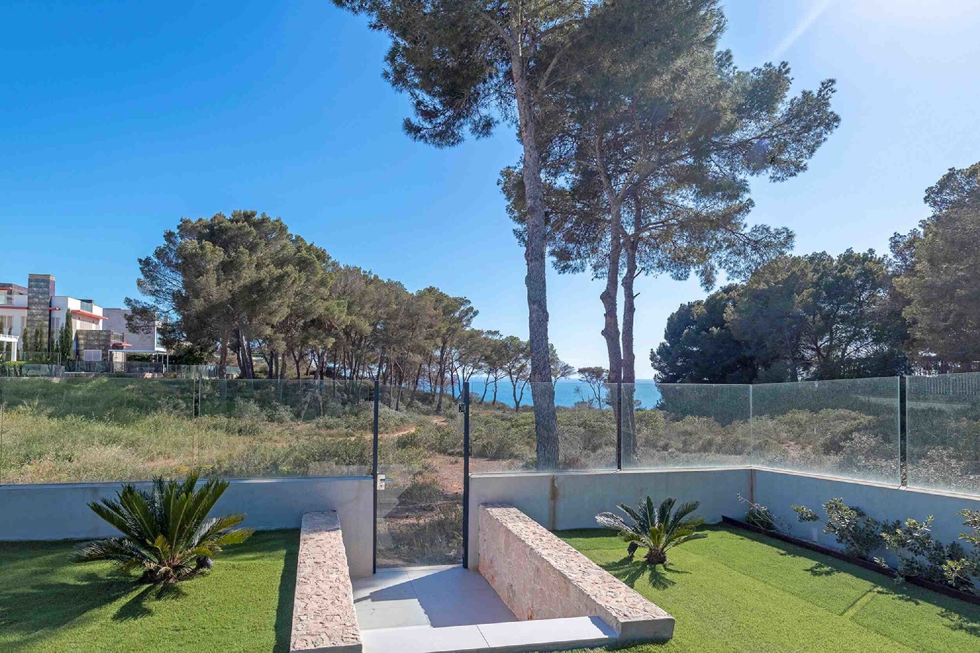 Ideal detached family house with swimming pool
