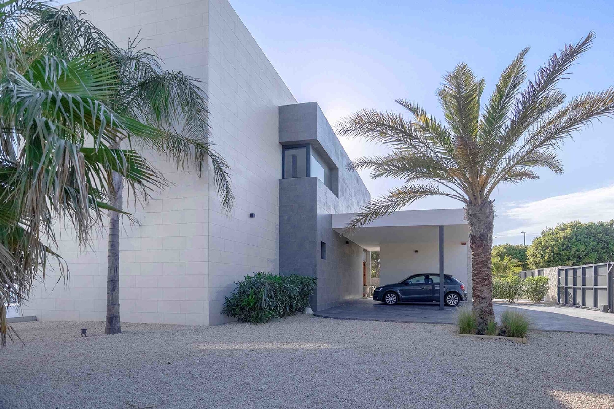 Ideal detached family house with swimming pool