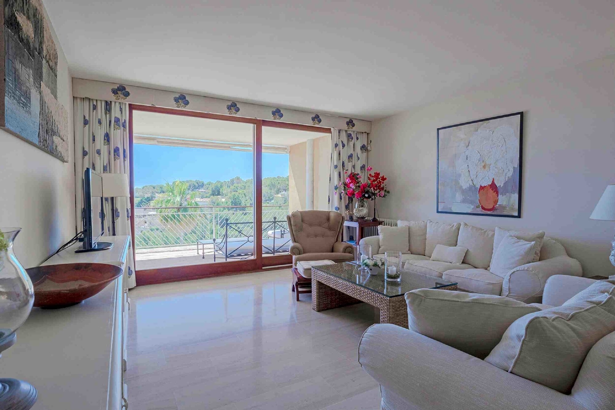 Large apartment right by the sea with a fantastic view