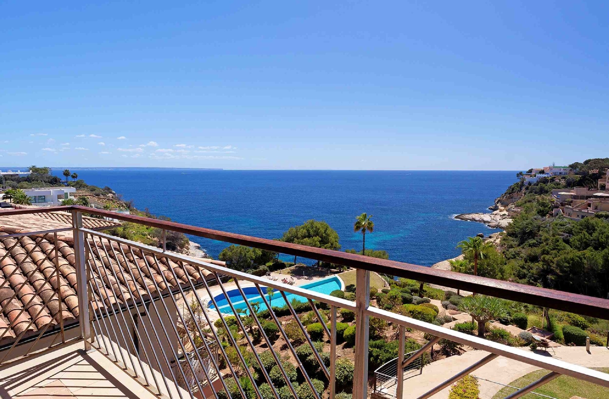 Large apartment right by the sea with a fantastic view