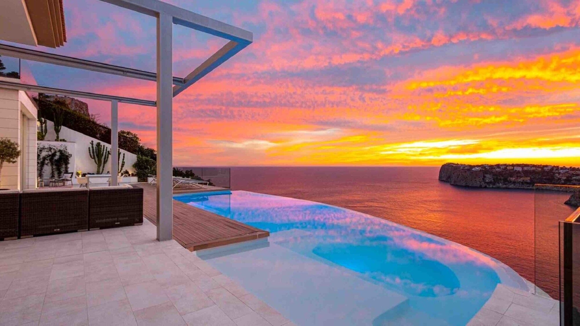 Luxurious villa with breathtaking sea views