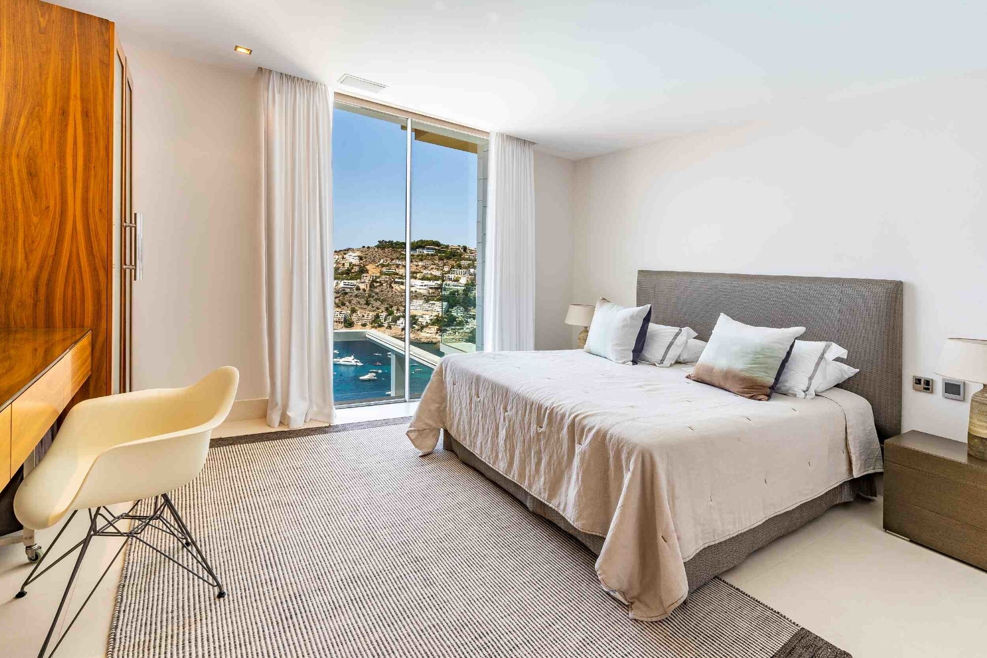 Luxurious villa with breathtaking sea views