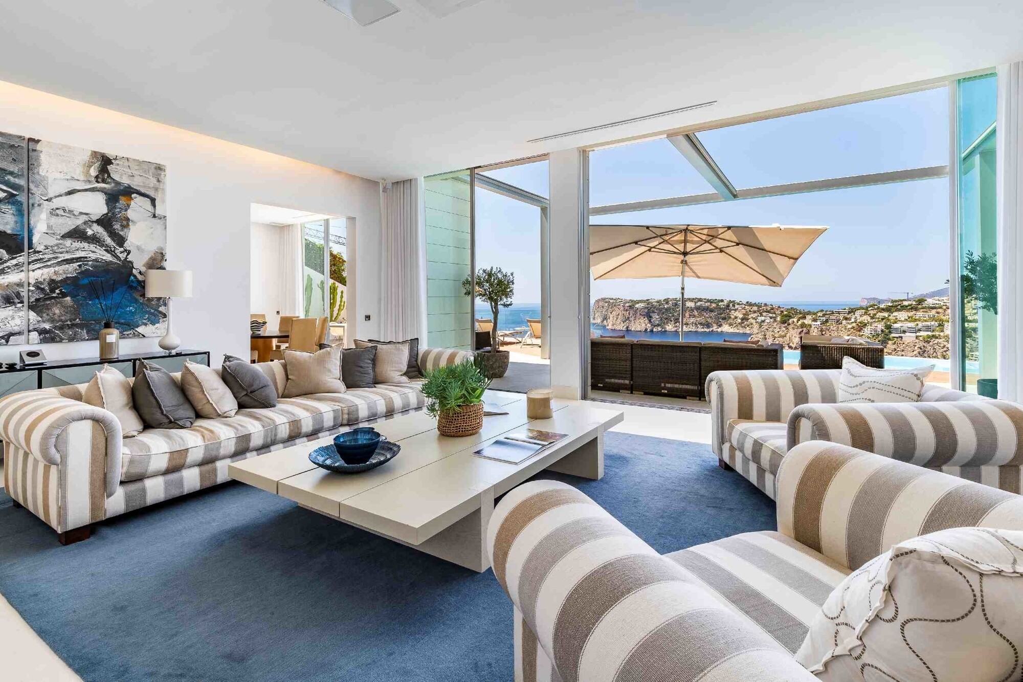 Luxurious villa with breathtaking sea views