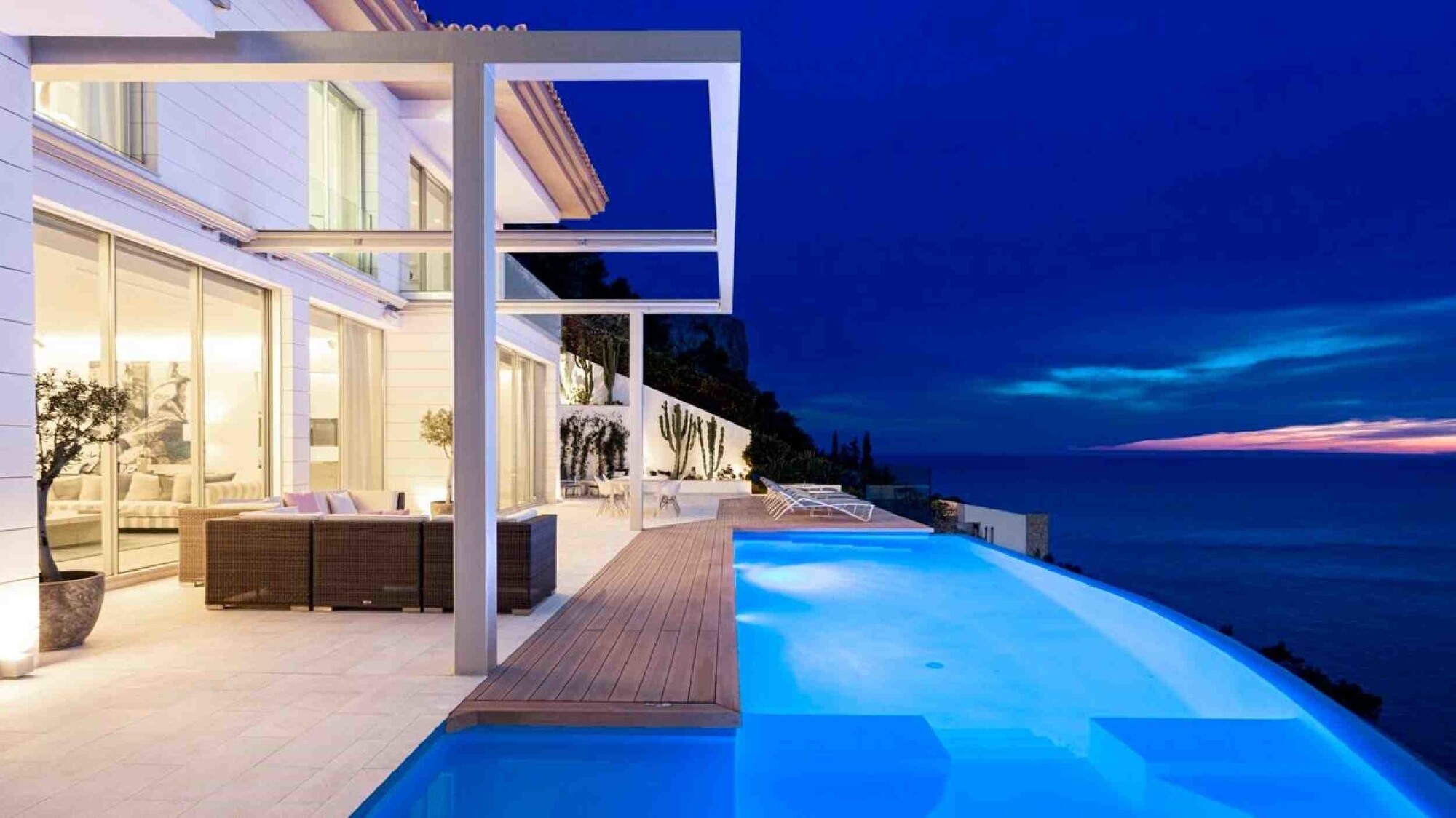 Luxurious villa with breathtaking sea views