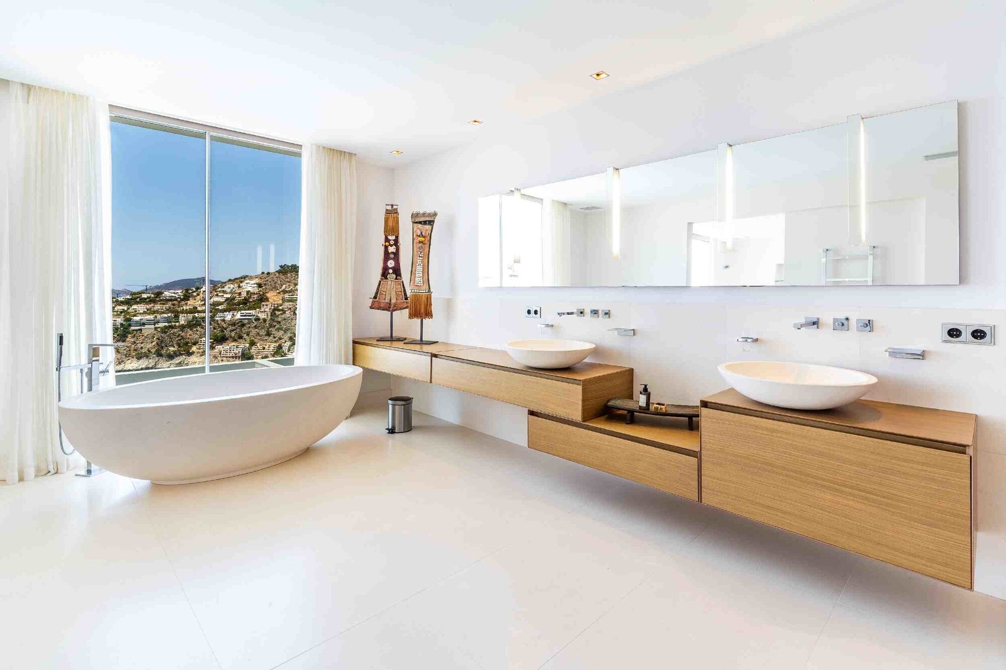 Luxurious villa with breathtaking sea views