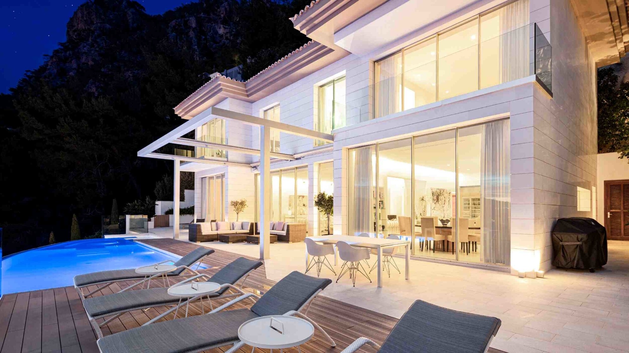Luxurious villa with breathtaking sea views