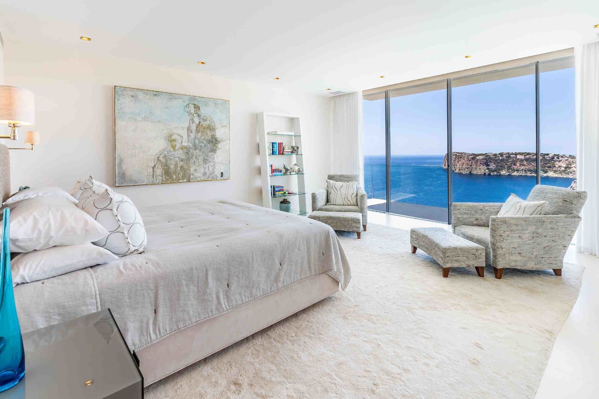 Luxurious villa with breathtaking sea views