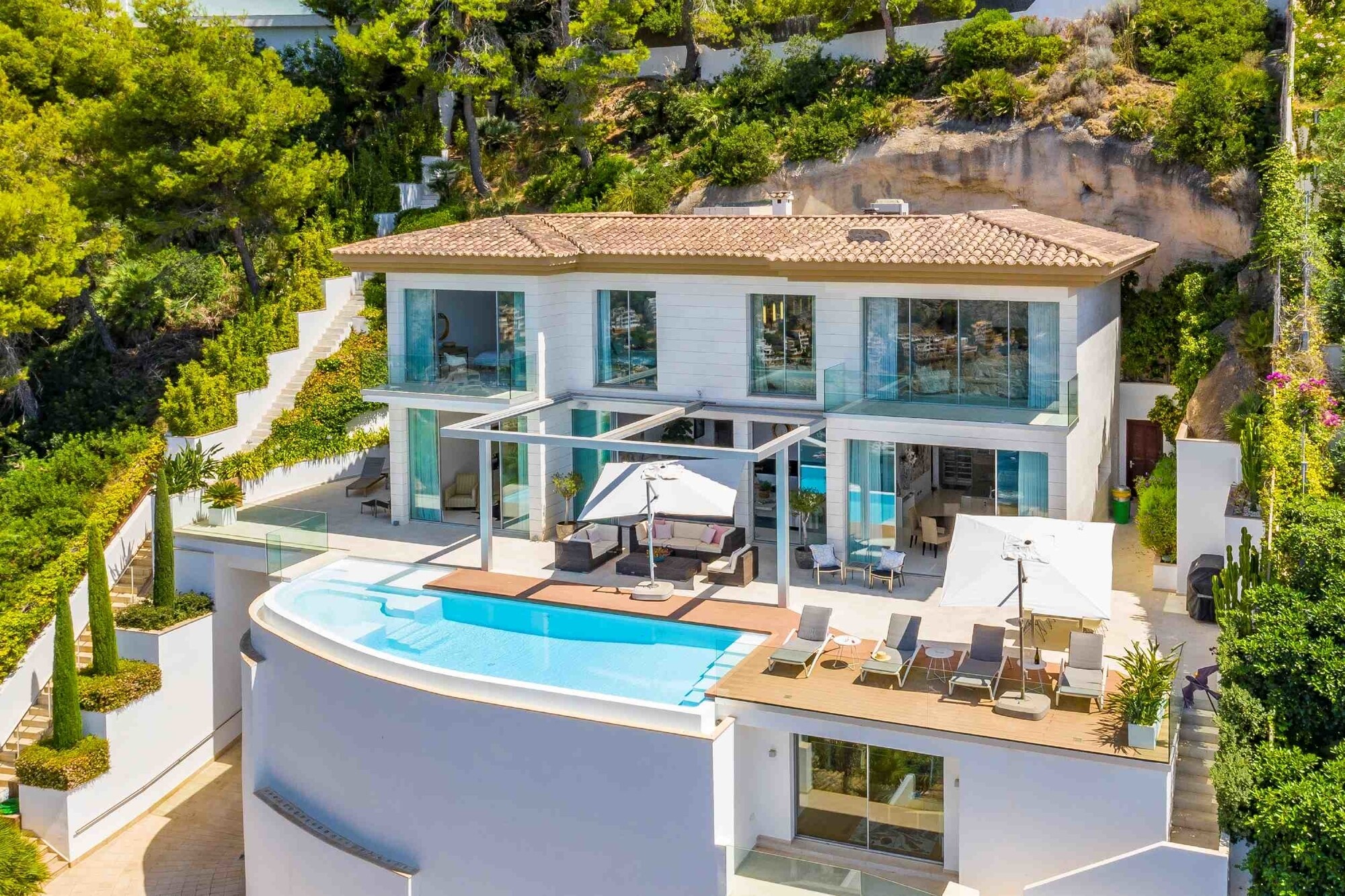 Luxurious villa with breathtaking sea views