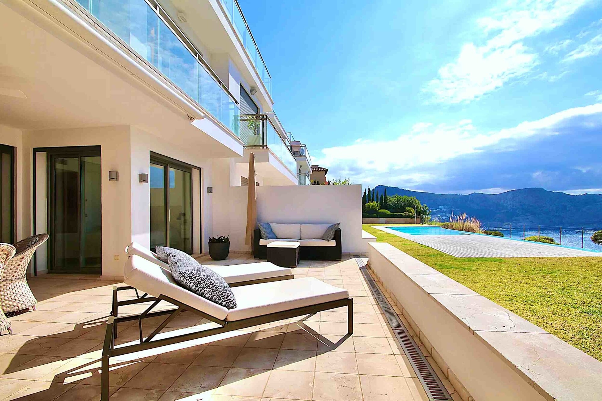 Piso de lujo en primera línea de mar con gran terraza