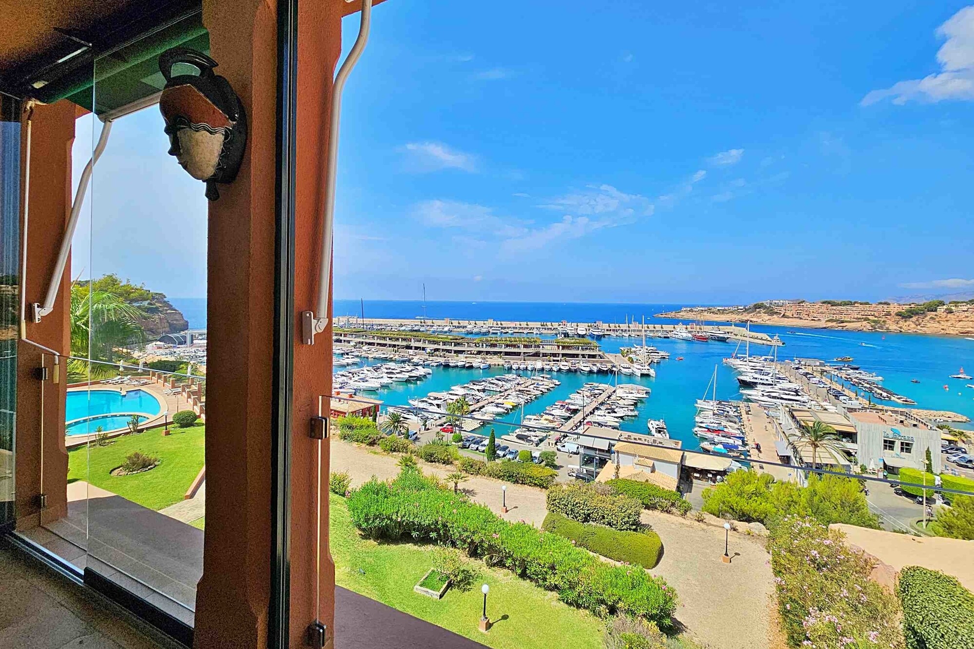 Penthouse with stunning views of the Port Adriano harbor