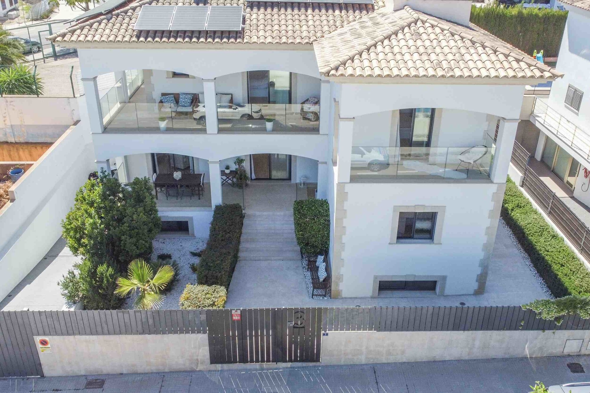 Modern villa with swimming pool and garage