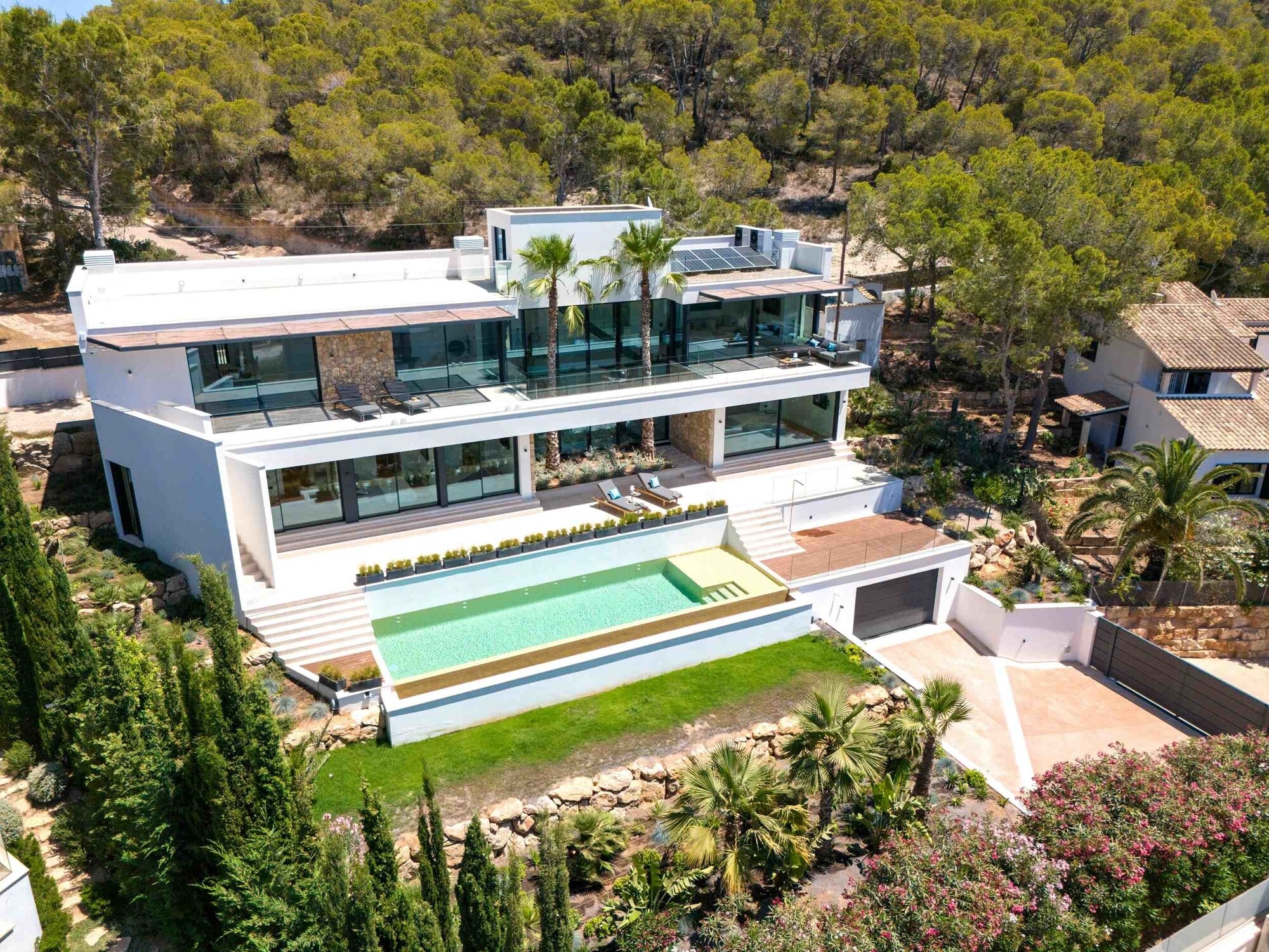 NUEVA CONSTRUCCIÓN (terminada): Moderna villa de lujo con vistas al mar