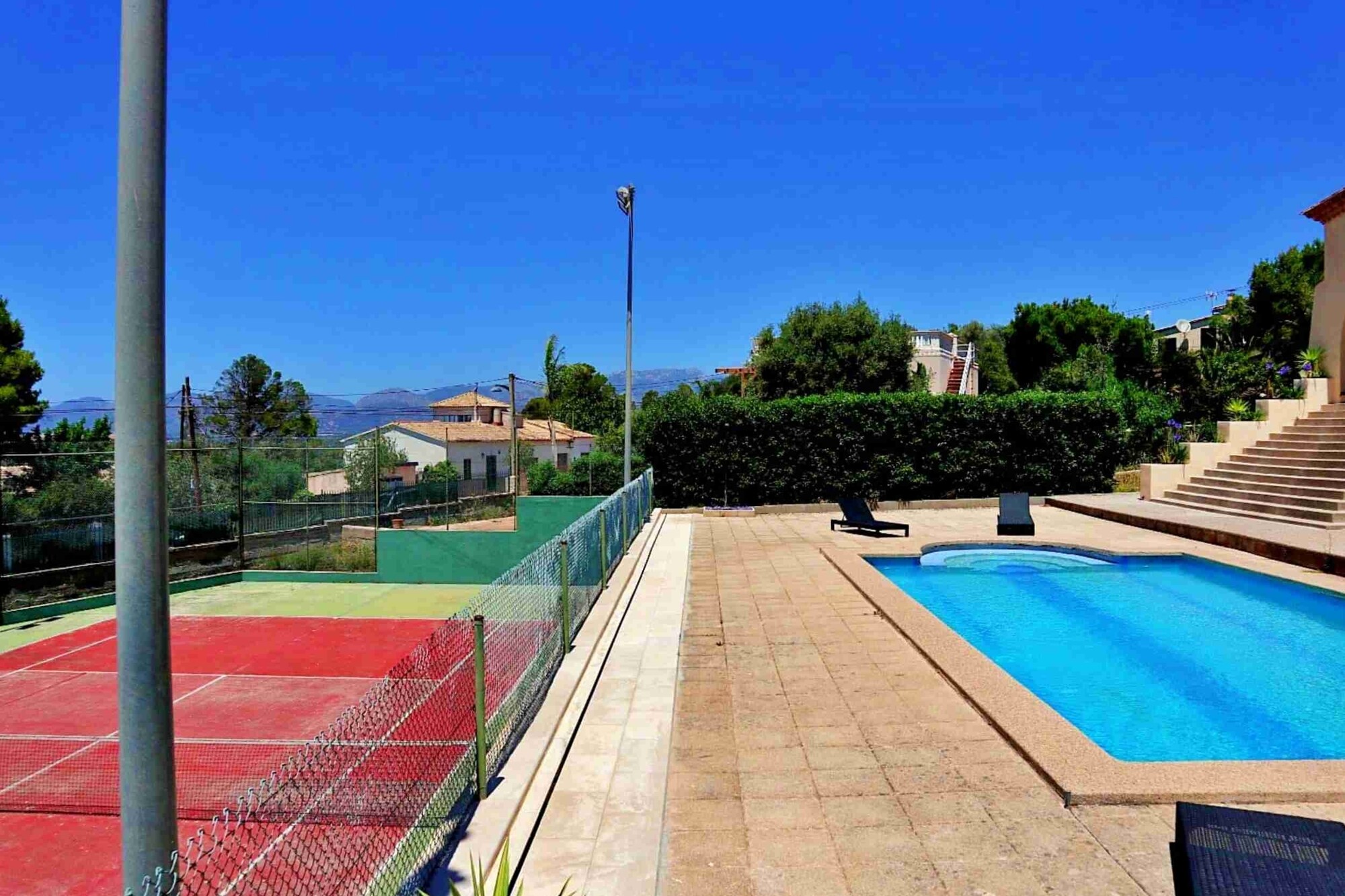 Villa mit Tennisplatz und Blick auf die Bucht von Palma