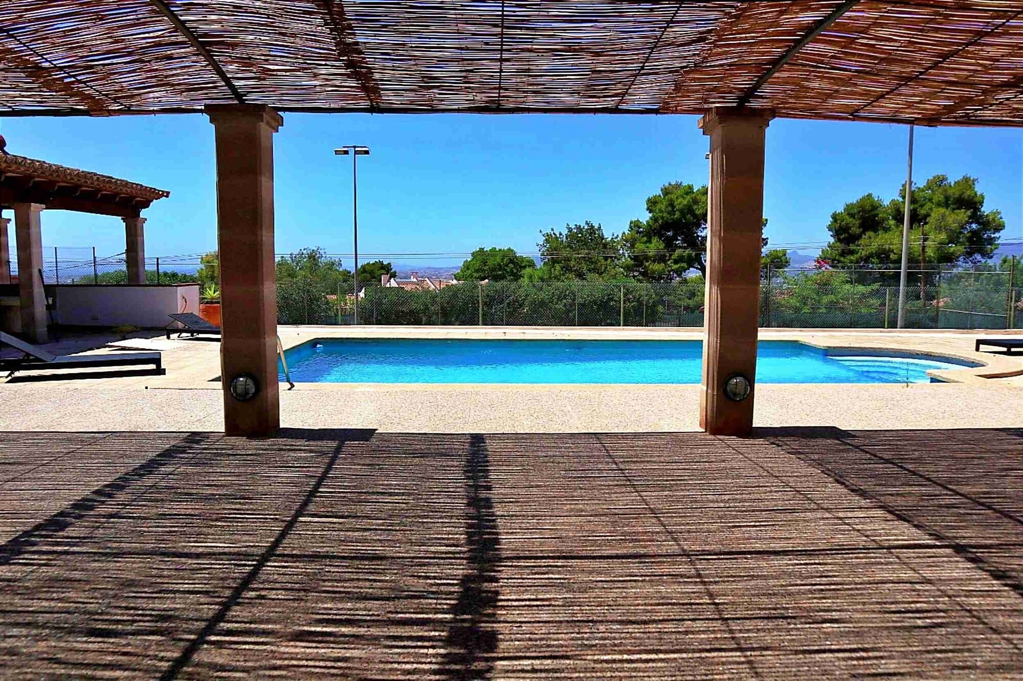 Villa mit Tennisplatz und Blick auf die Bucht von Palma