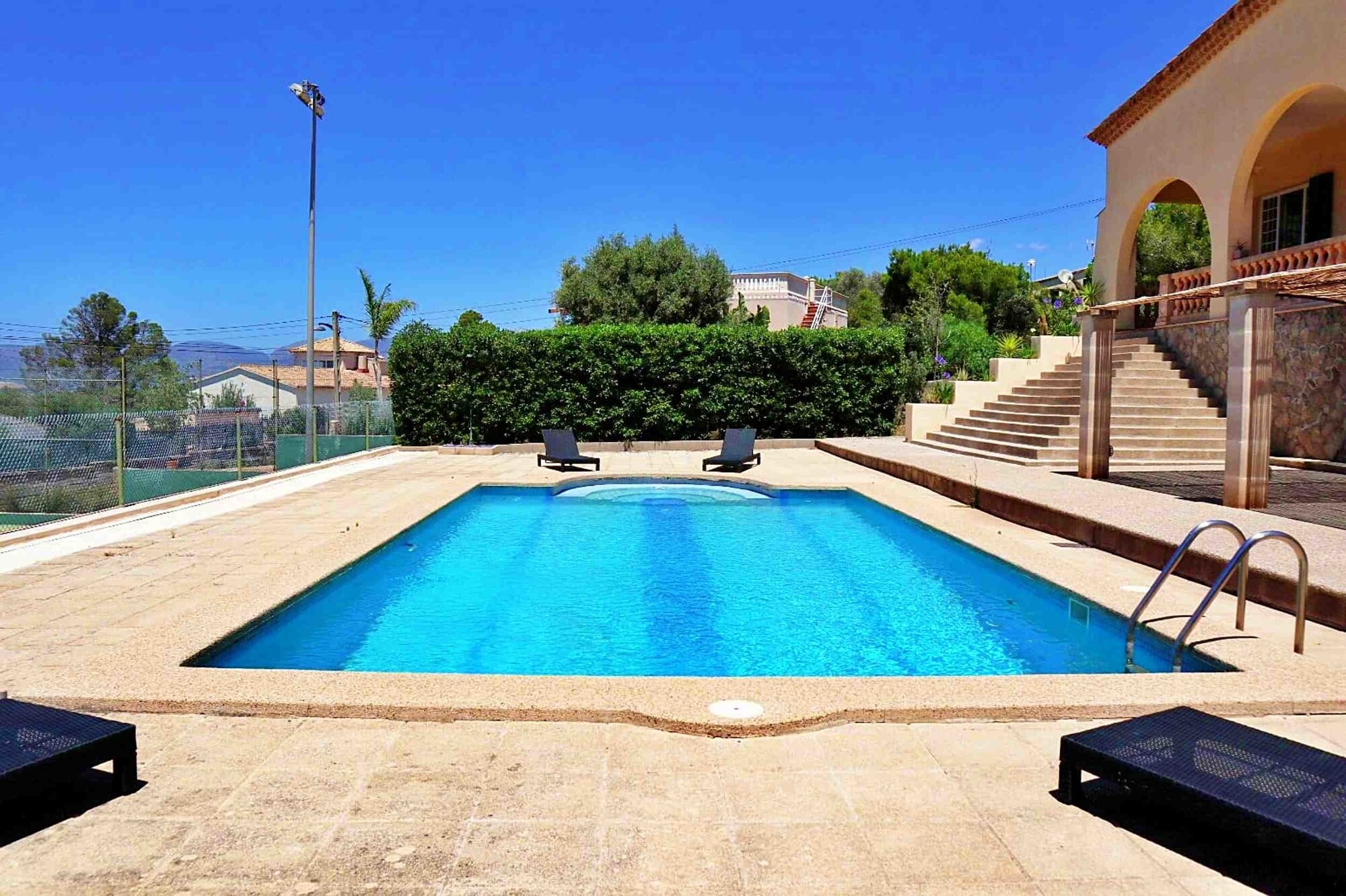 Villa mit Tennisplatz und Blick auf die Bucht von Palma