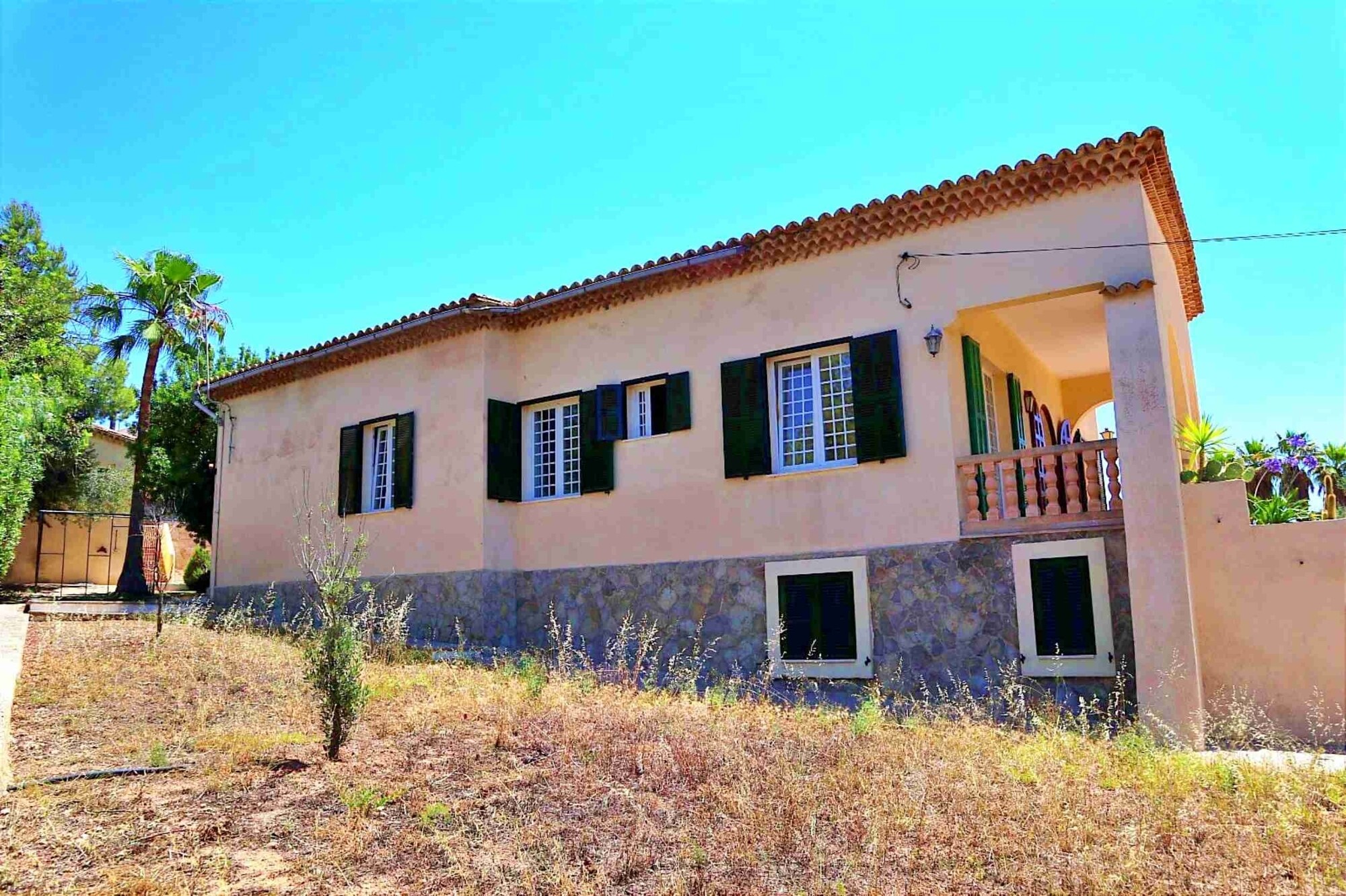 Villa con pista de tenis y vistas a la bahía de Palma