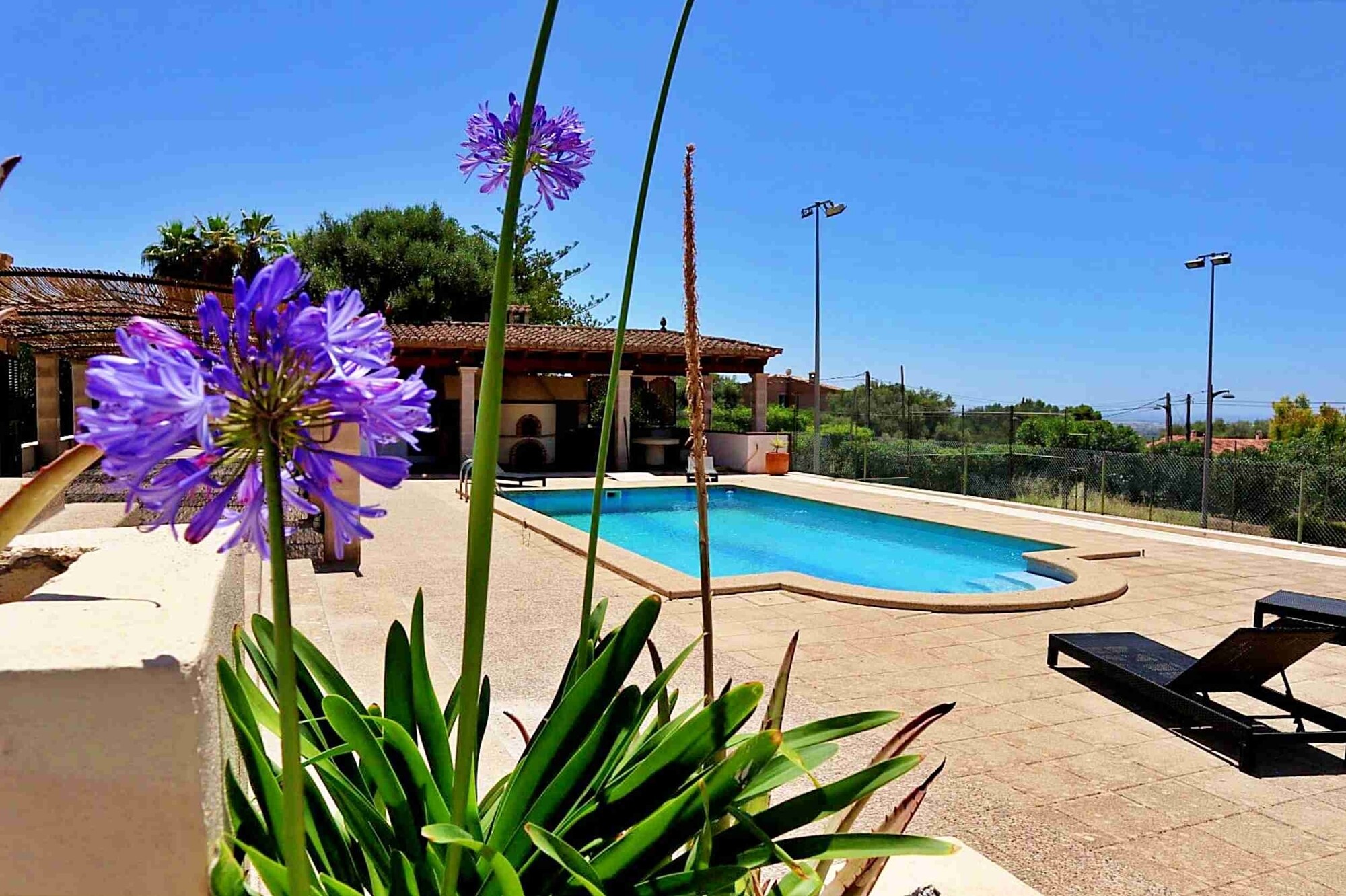 Villa mit Tennisplatz und Blick auf die Bucht von Palma