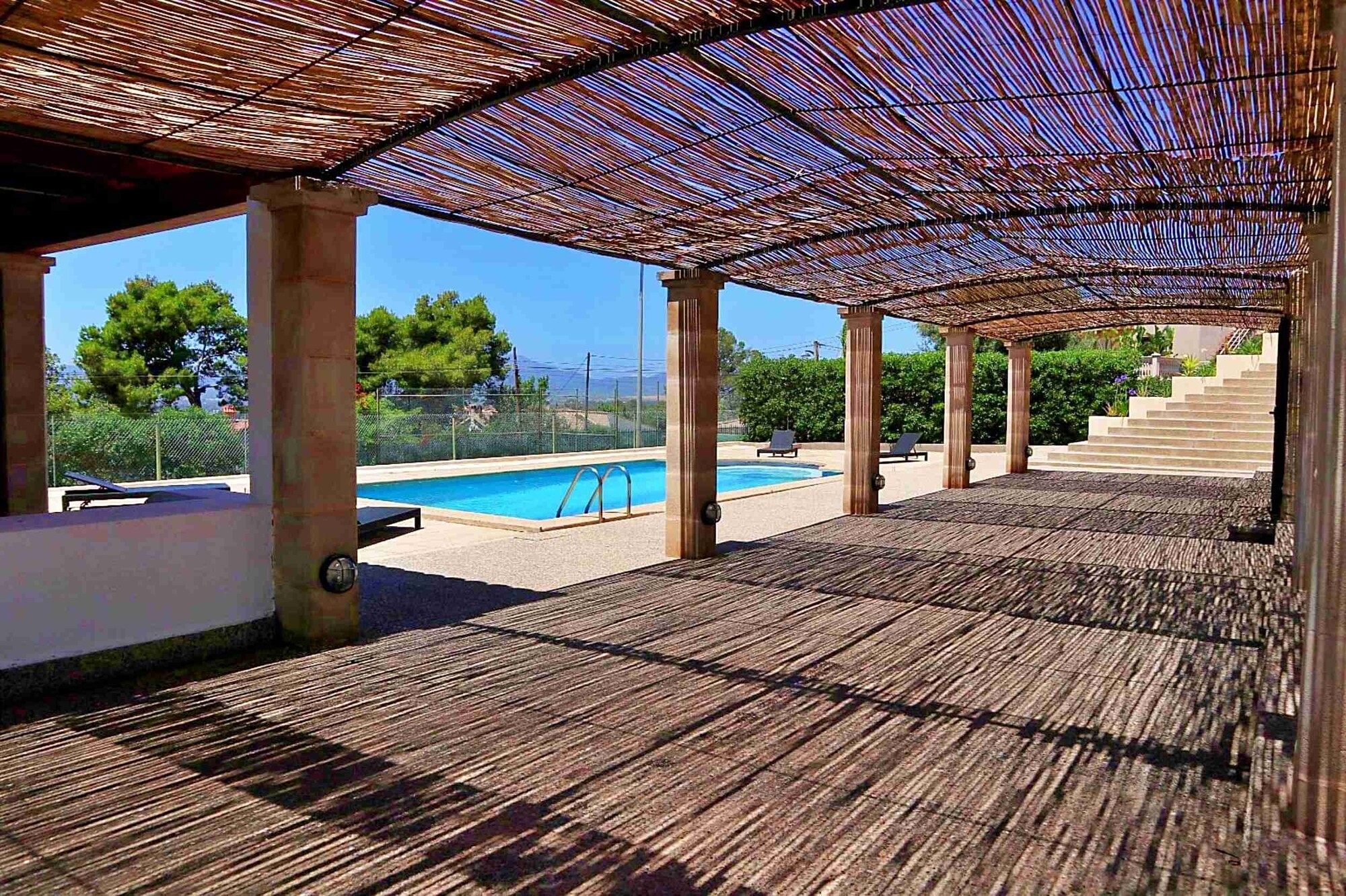 Villa con pista de tenis y vistas a la bahía de Palma