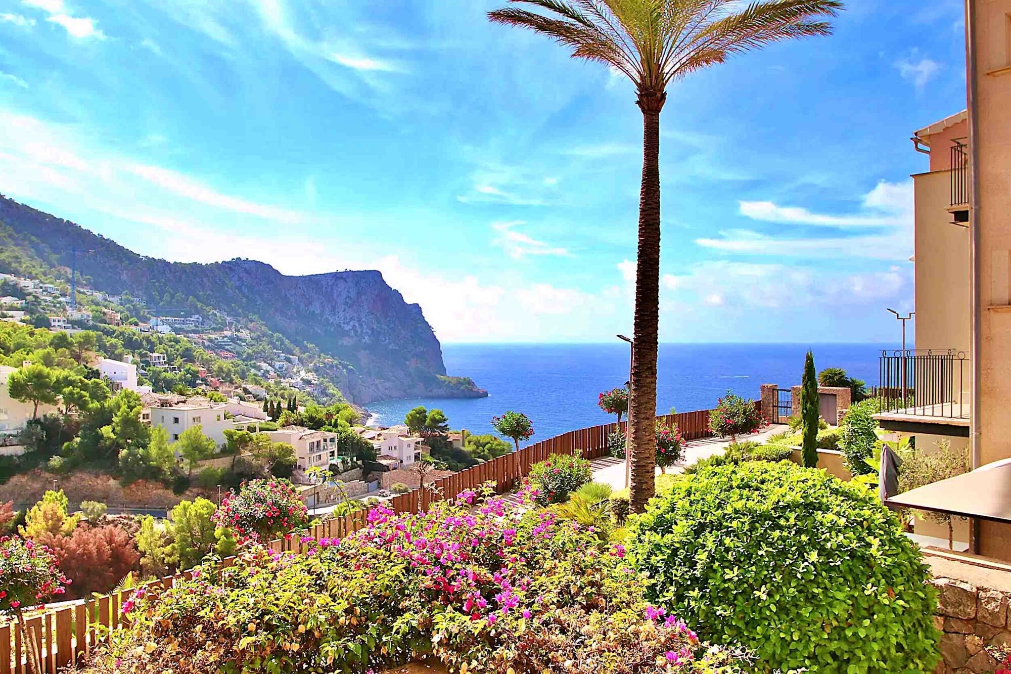 Sea view apartment in luxury residence Gran Folies