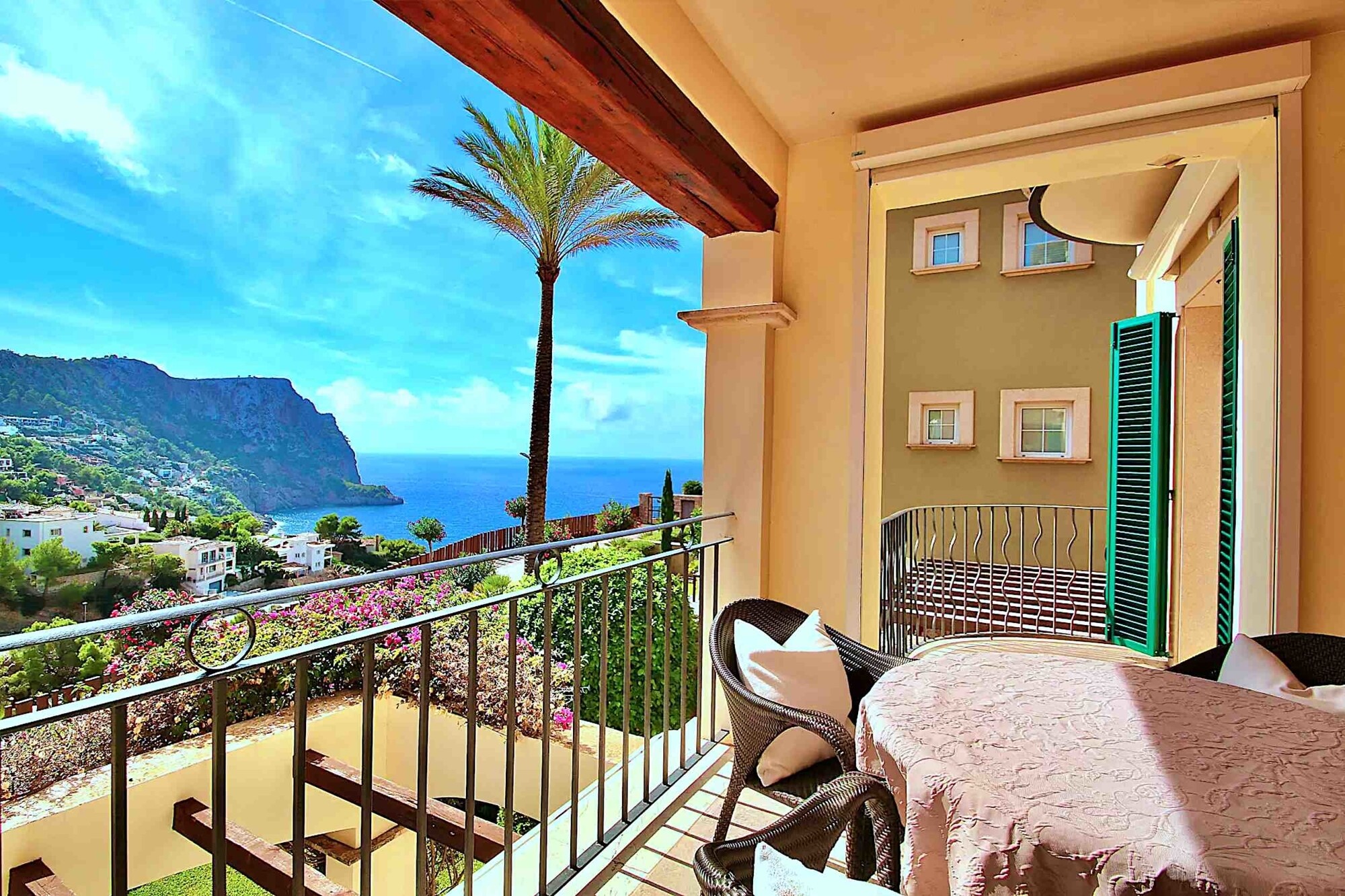 Sea view apartment in luxury residence Gran Folies