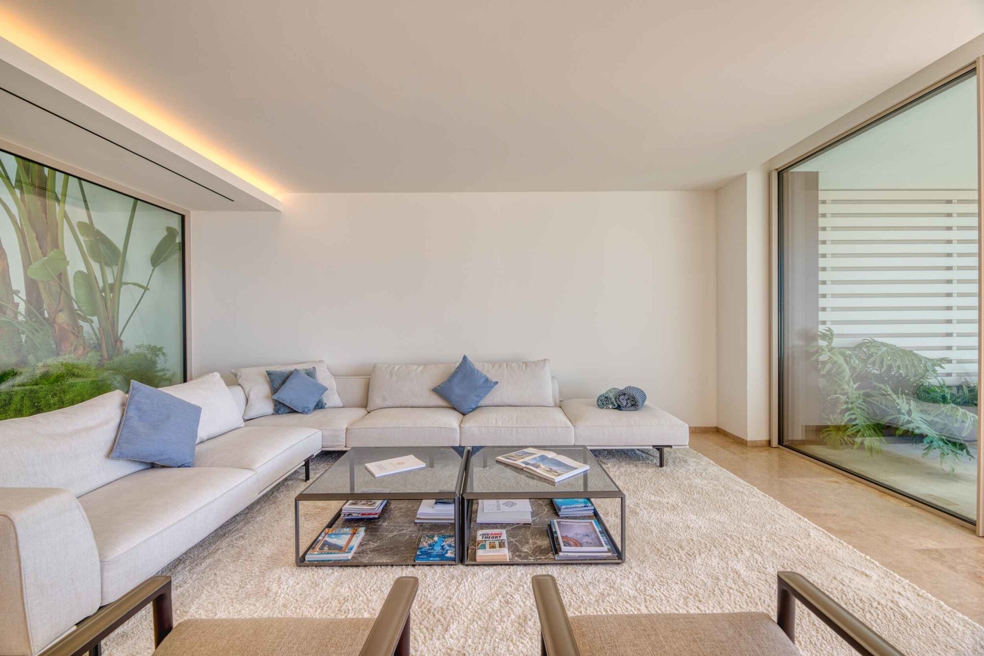 Modern villa with private pool in luxury residence