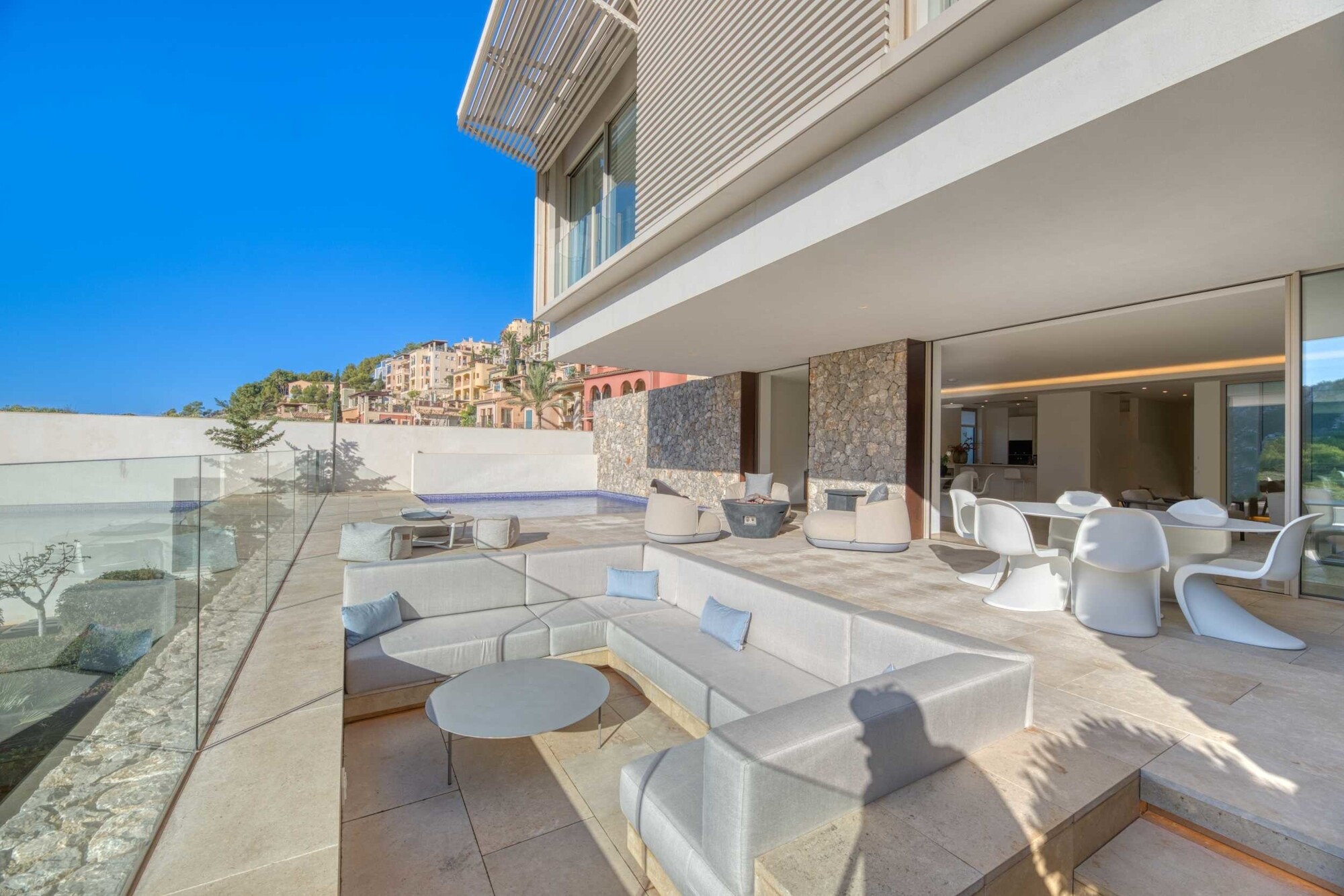 Modern villa with private pool in luxury residence