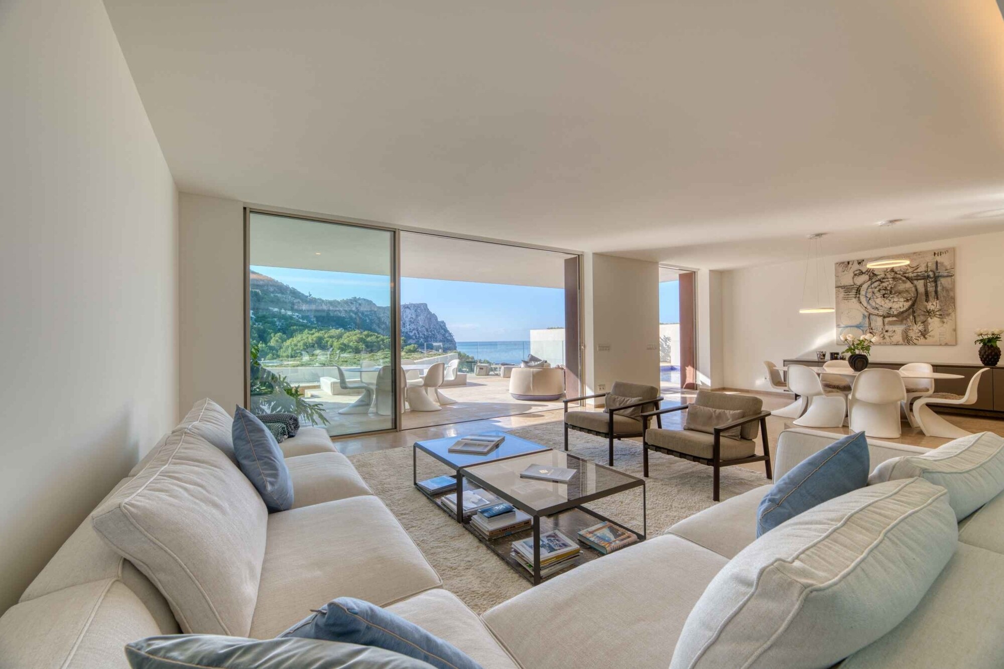 Modern villa with private pool in luxury residence