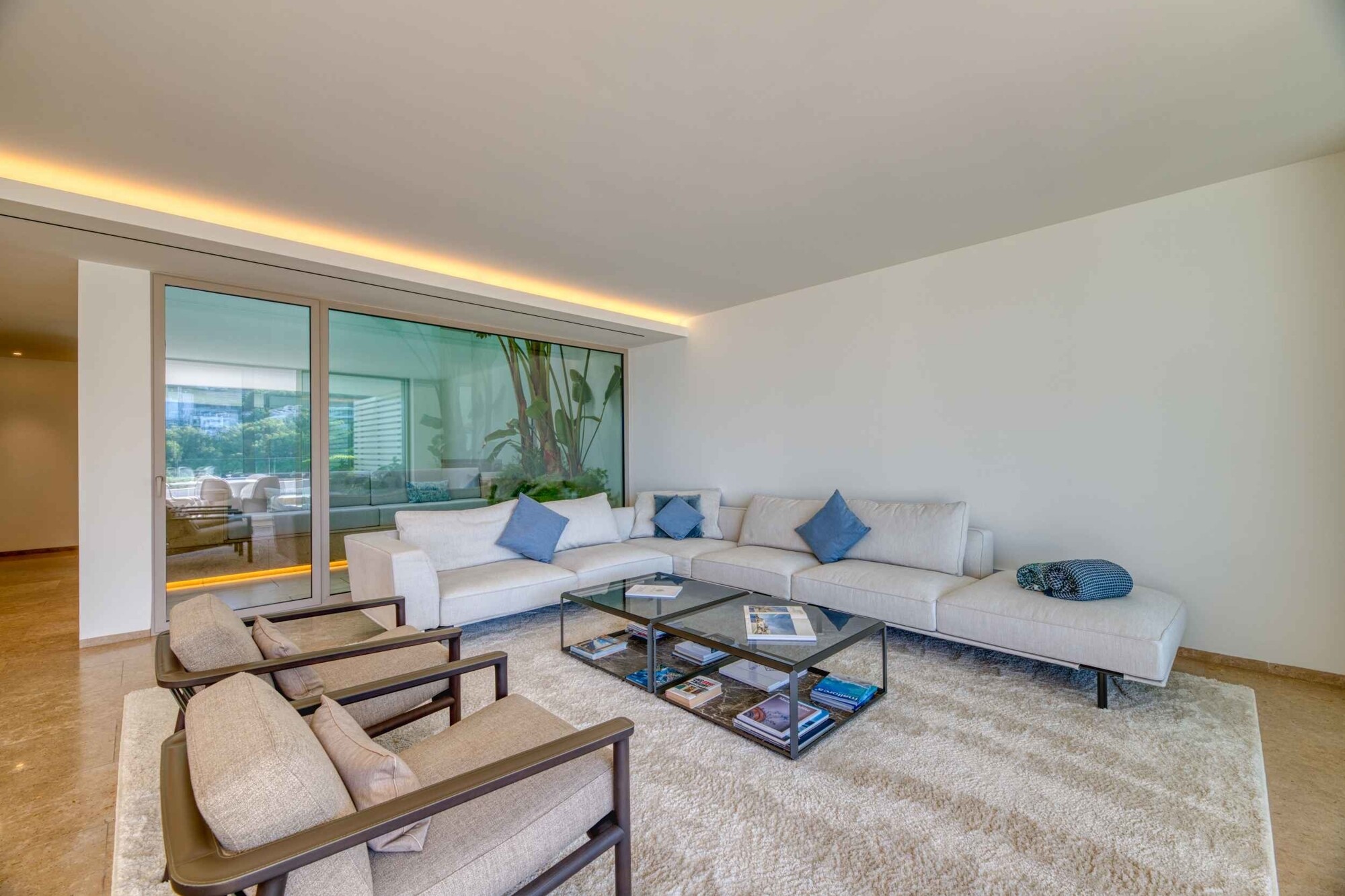 Modern villa with private pool in luxury residence