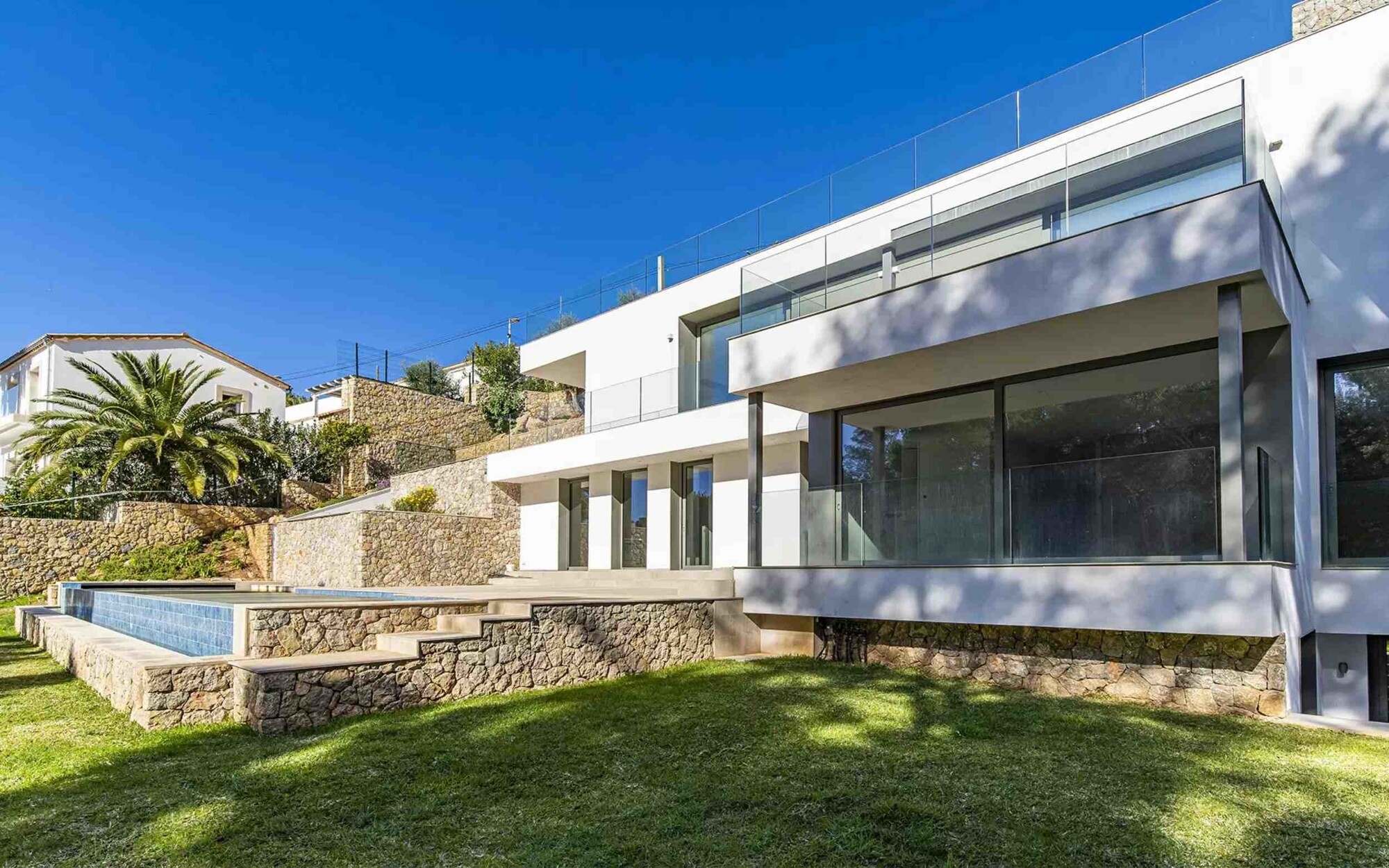 NEW BUILD: Modern villa with elevator and swimming pool