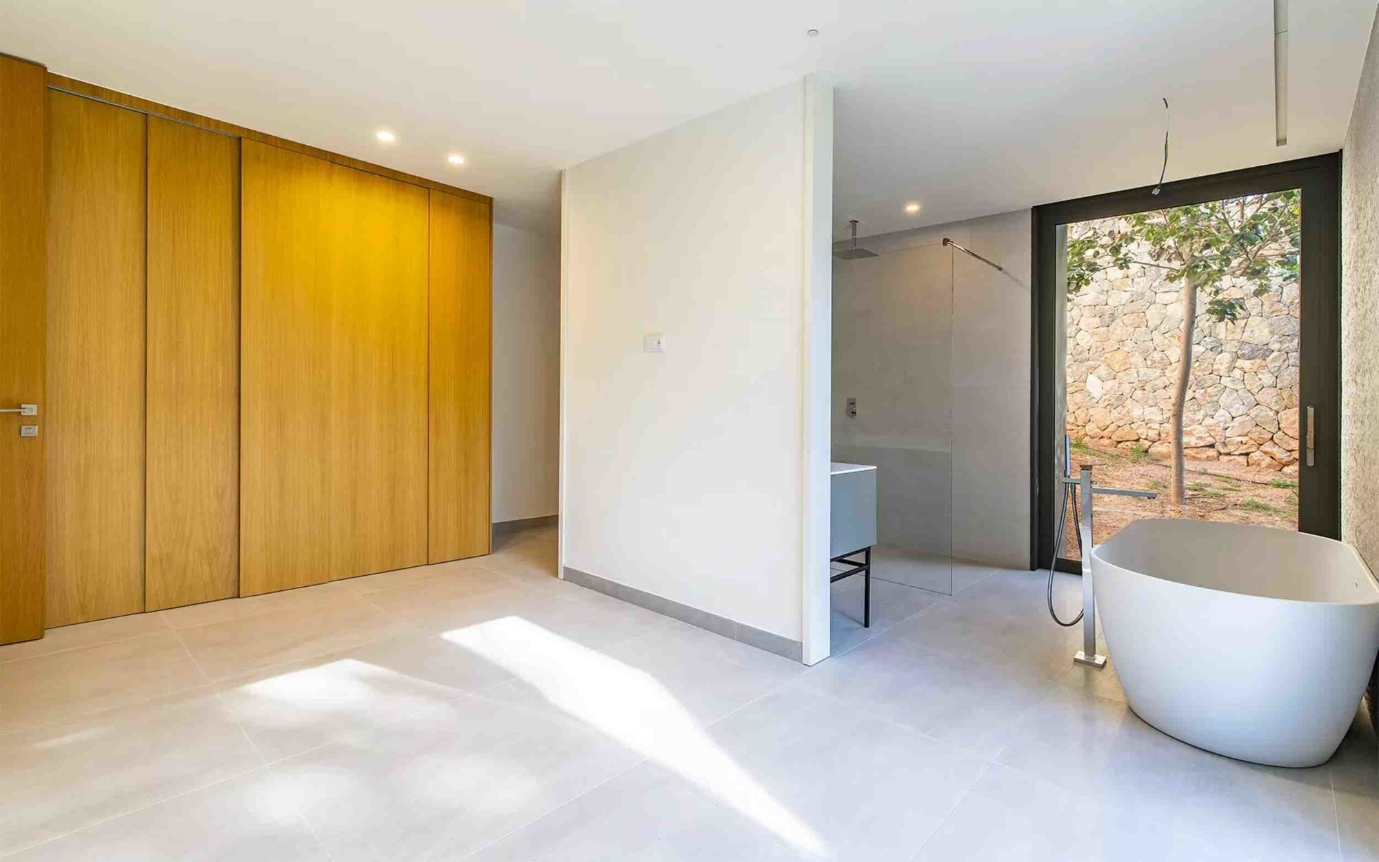 NEW BUILD: Modern villa with elevator and swimming pool
