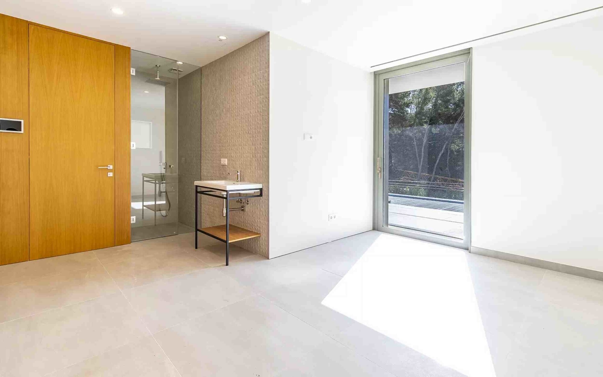 NEW BUILD: Modern villa with elevator and swimming pool