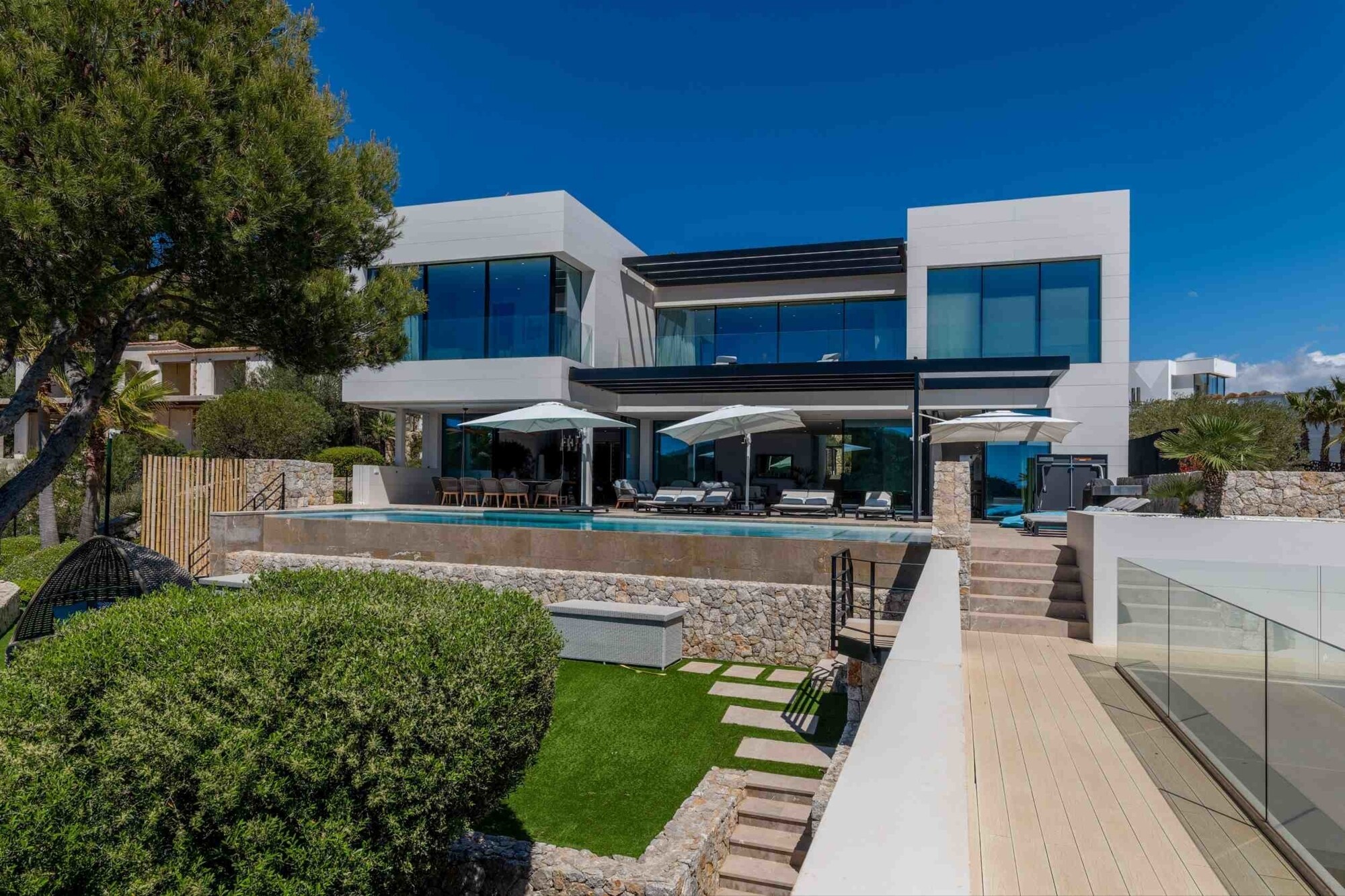 Luxury villa with guest house and adjoining newly built villa