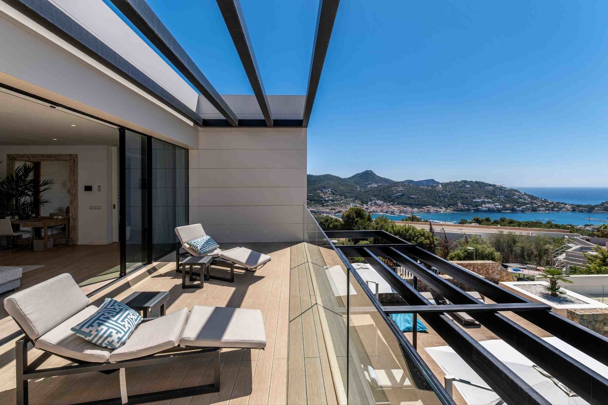 Luxury villa with guest house and adjoining newly built villa