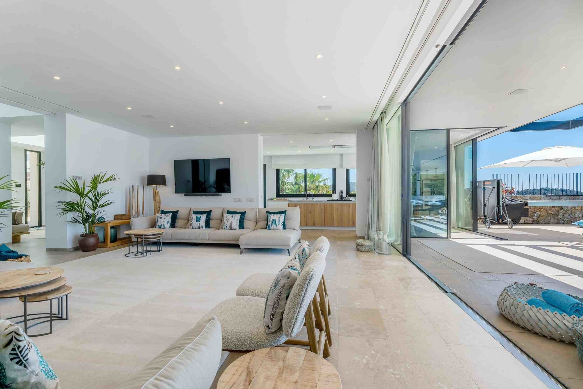 Luxury villa with guest house and adjoining newly built villa