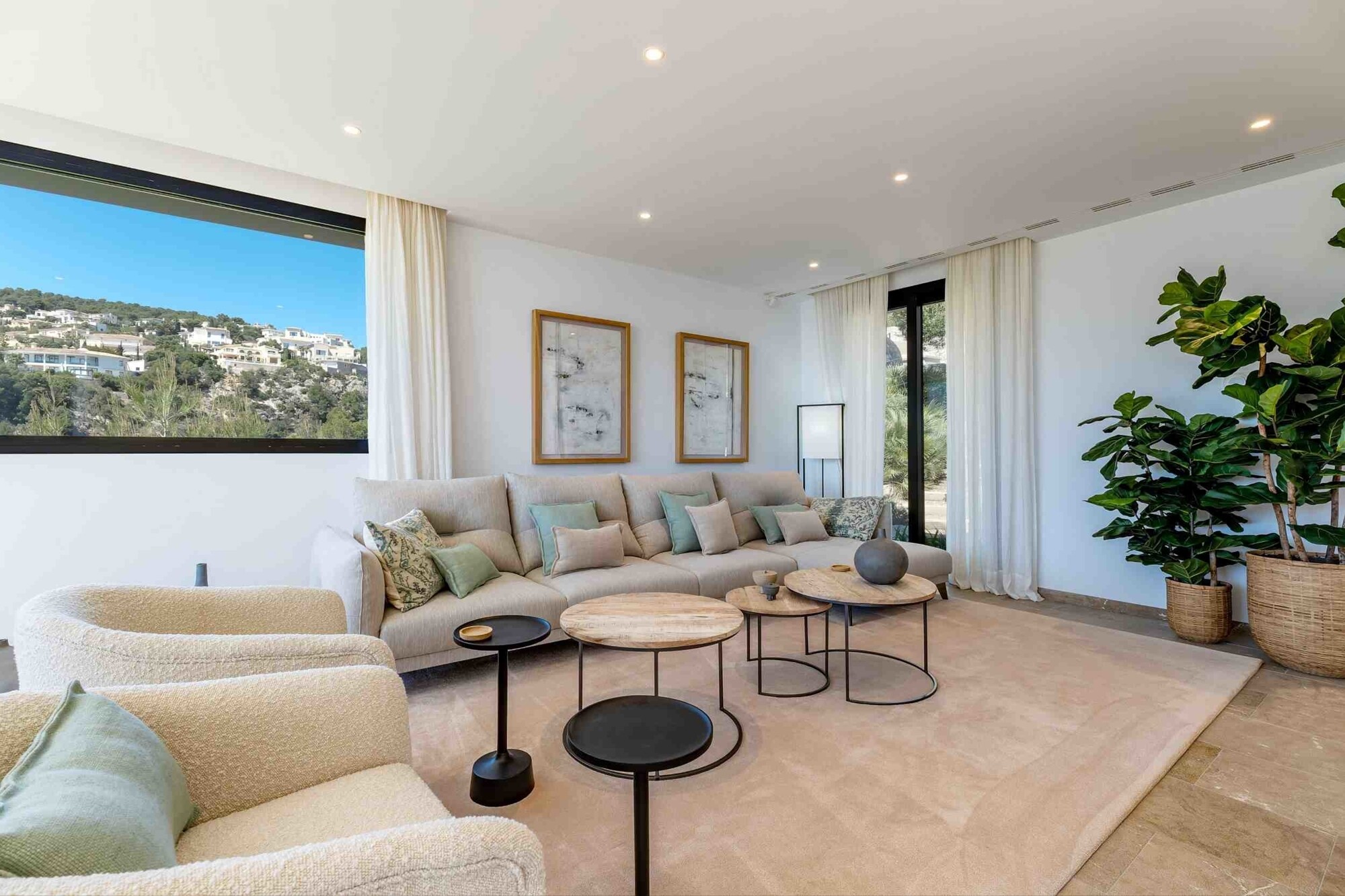 Luxury villa with guest house and adjoining newly built villa