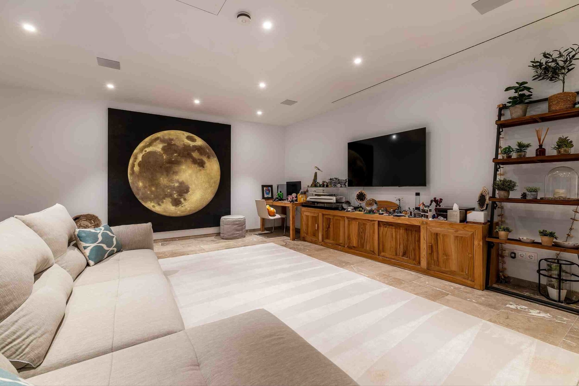 Luxury villa with guest house and adjoining newly built villa