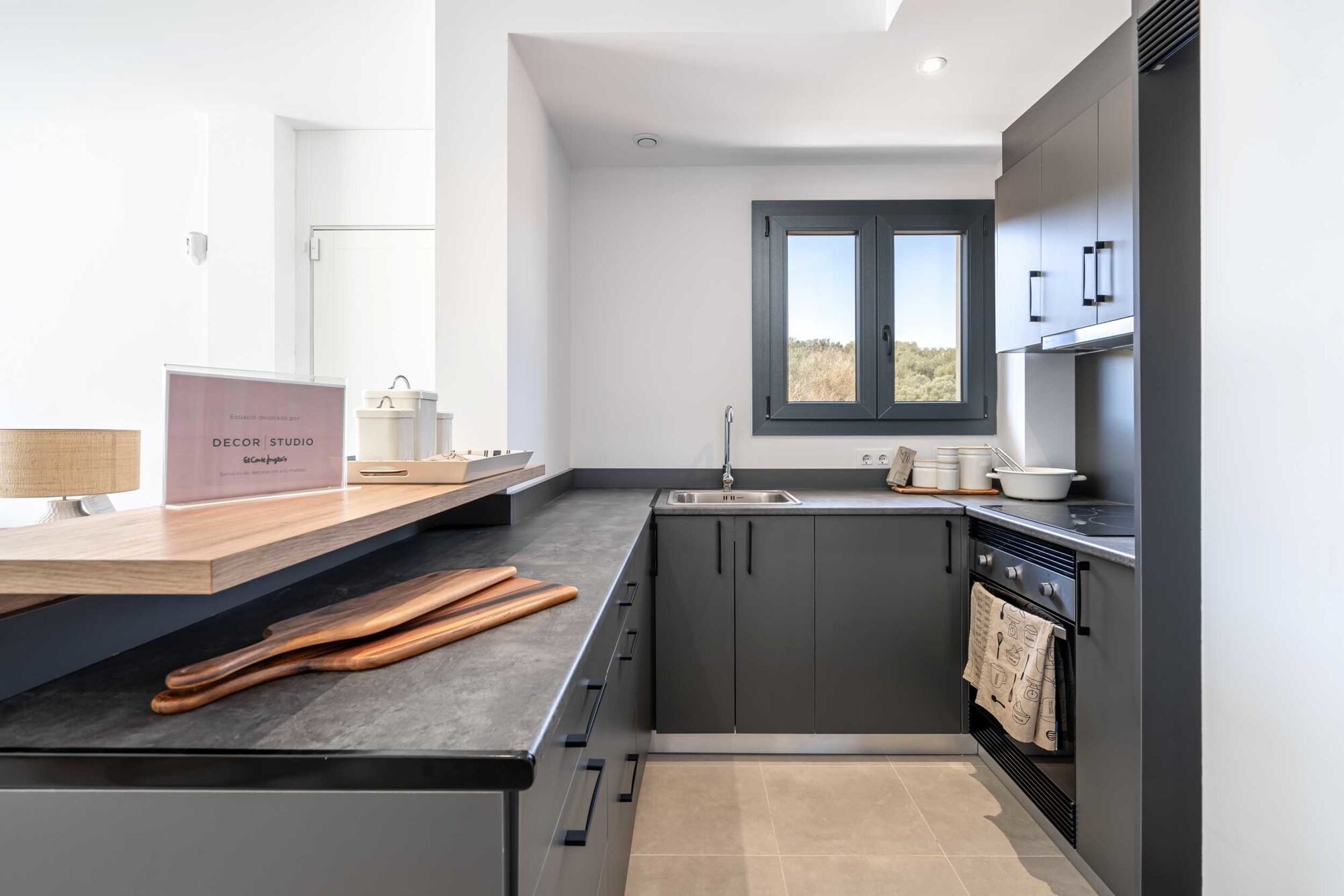 NEW BUILD: Detached villa with 4 bedrooms and large garden