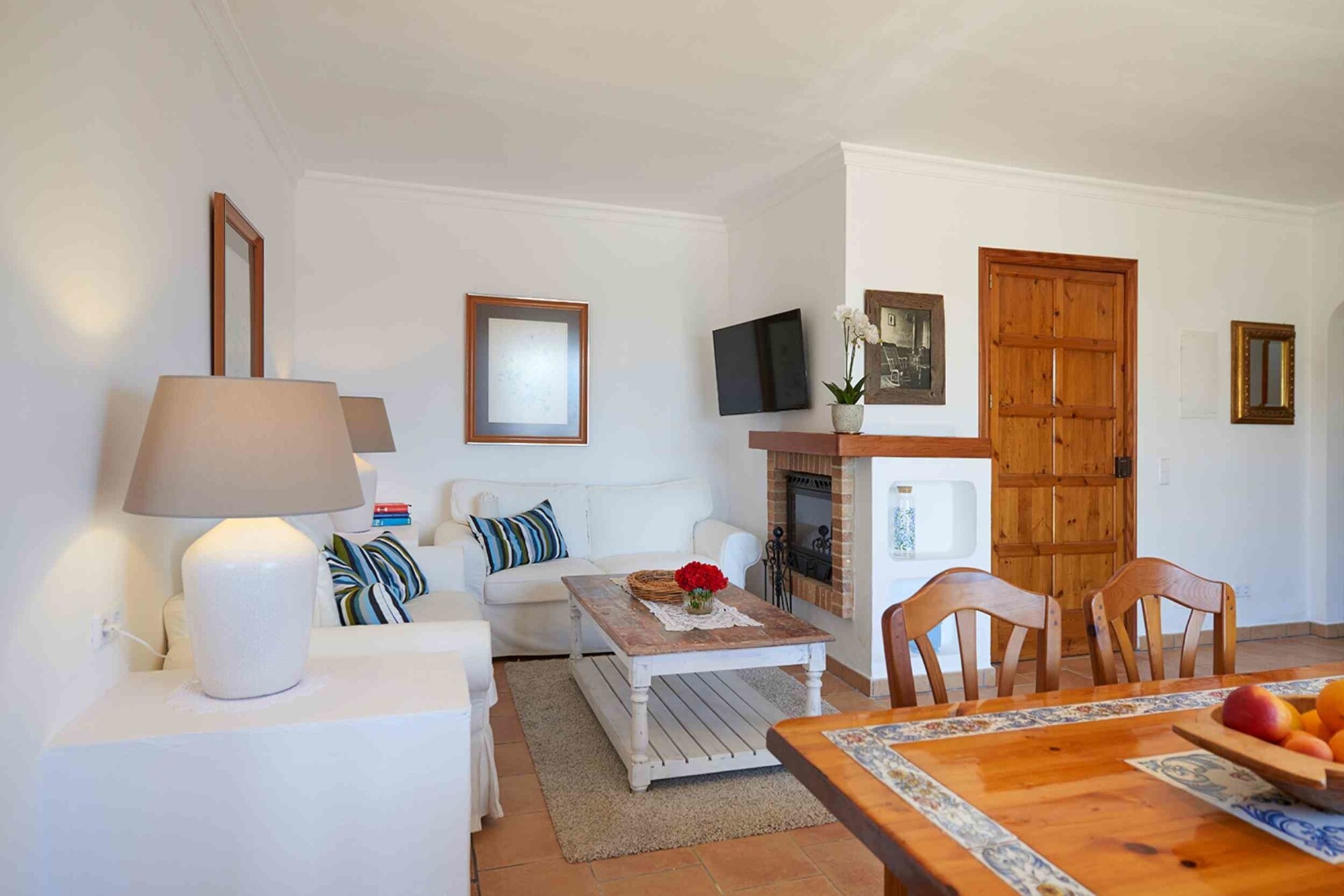 Villa mit Ferienvermietlizenz (ETV), bestehend aus zwei Wohnungen