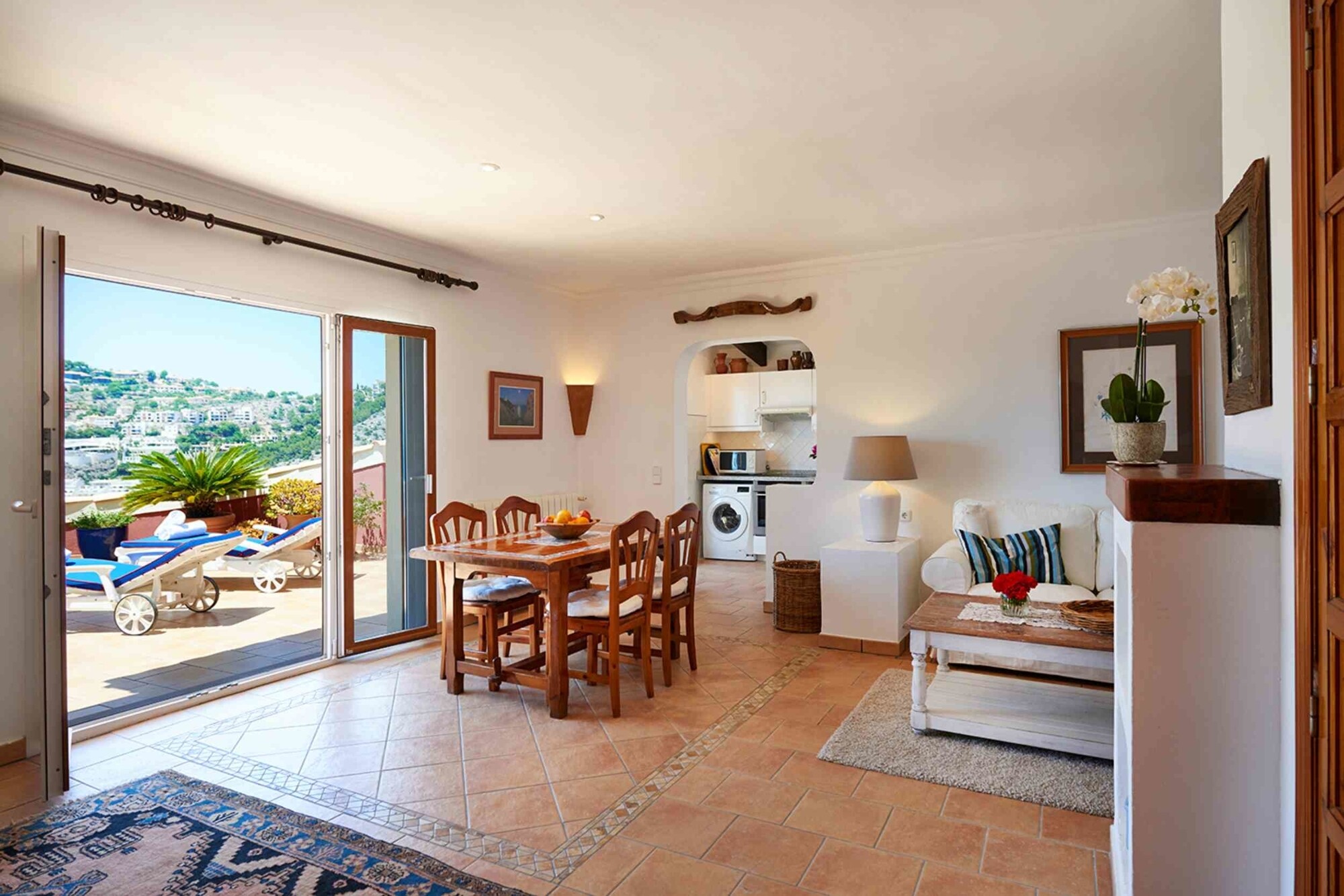 Villa mit Ferienvermietlizenz (ETV), bestehend aus zwei Wohnungen