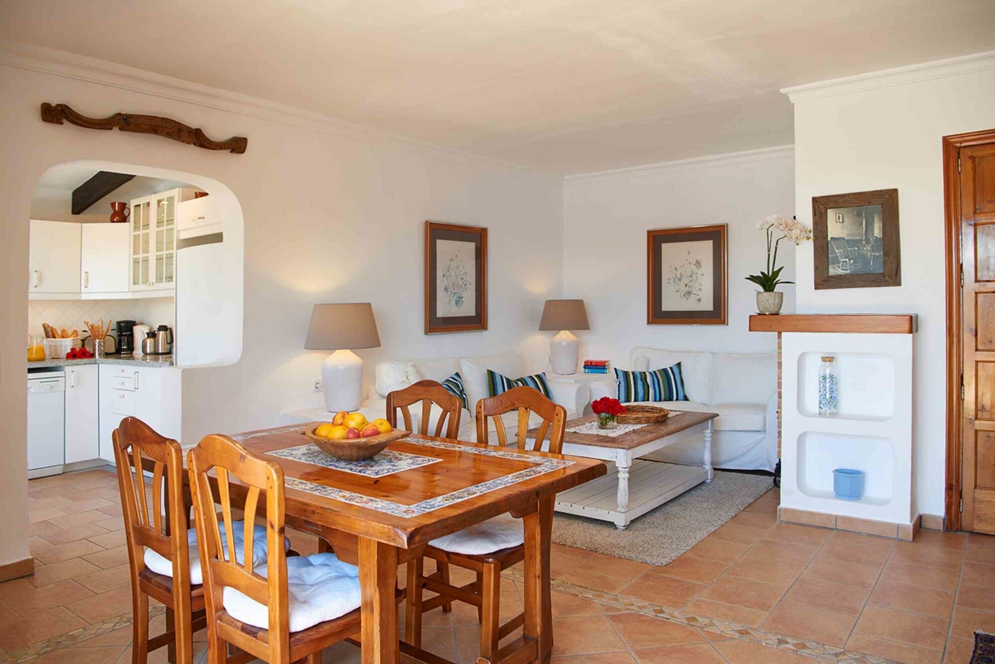 Villa mit Ferienvermietlizenz (ETV), bestehend aus zwei Wohnungen