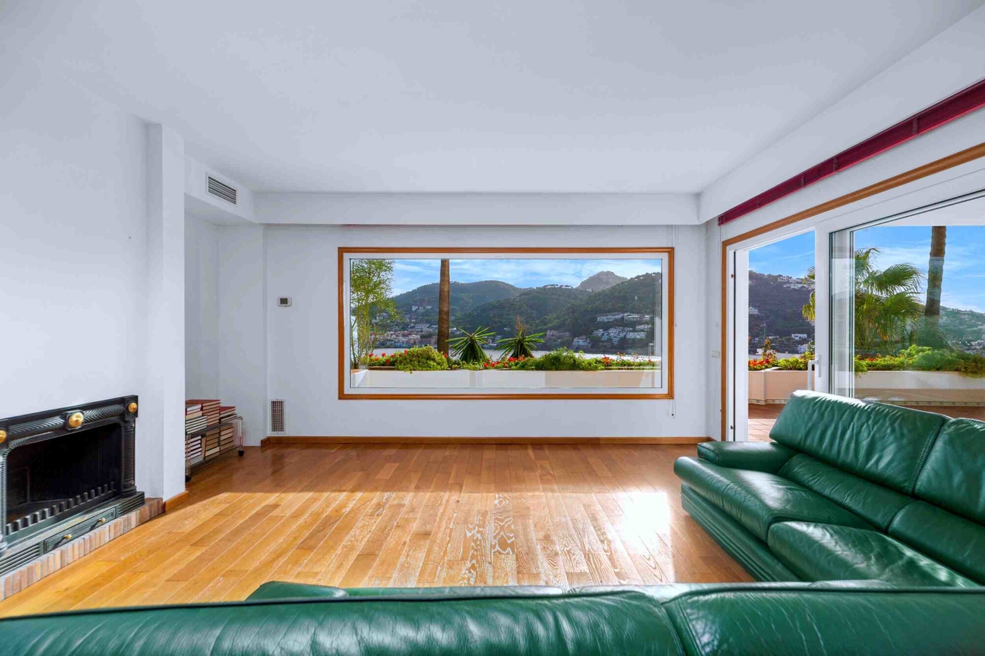 Großzügiges Apartment mit spektakulärer Aussicht auf den Hafen