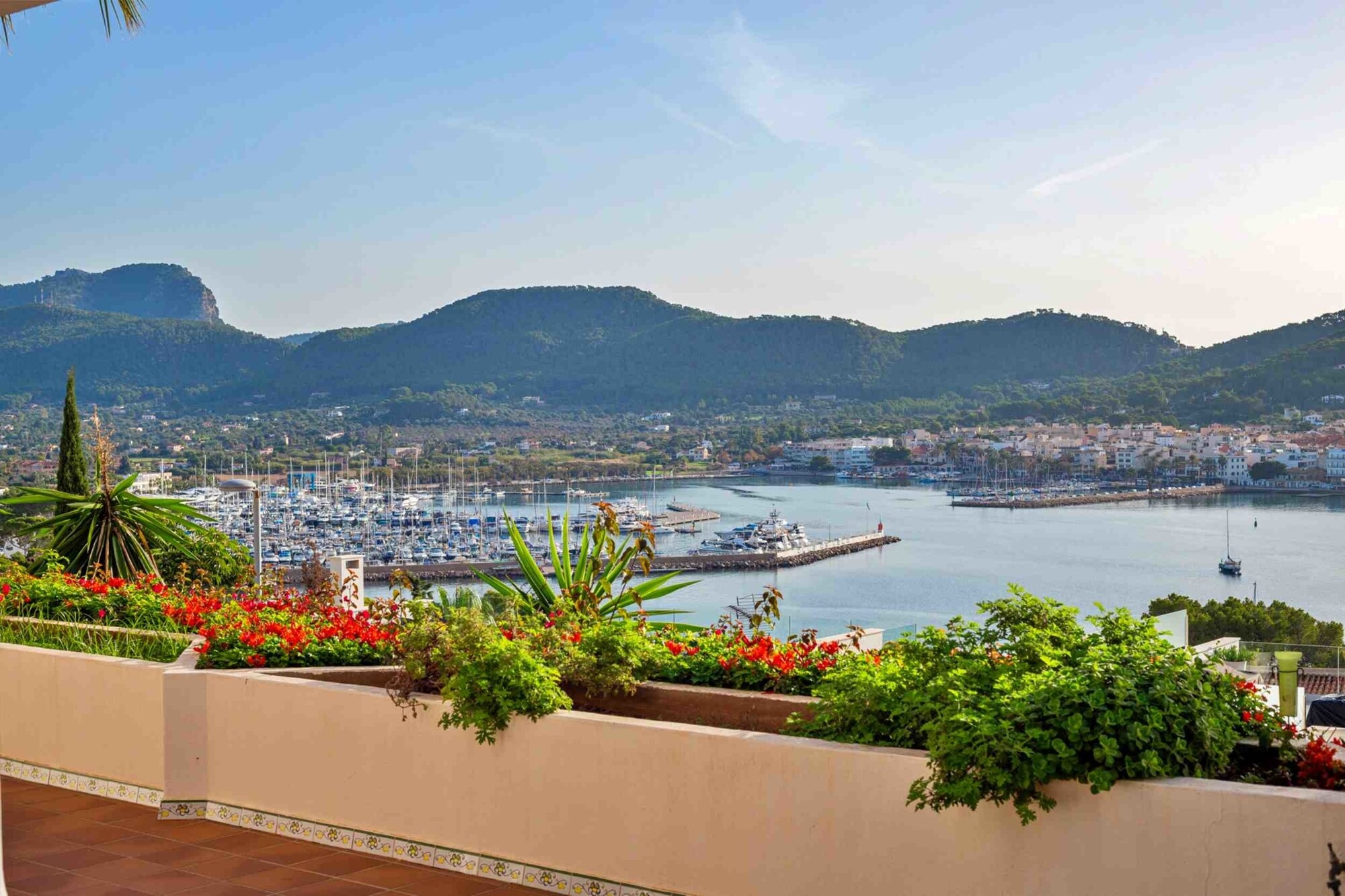 Großzügiges Apartment mit spektakulärer Aussicht auf den Hafen