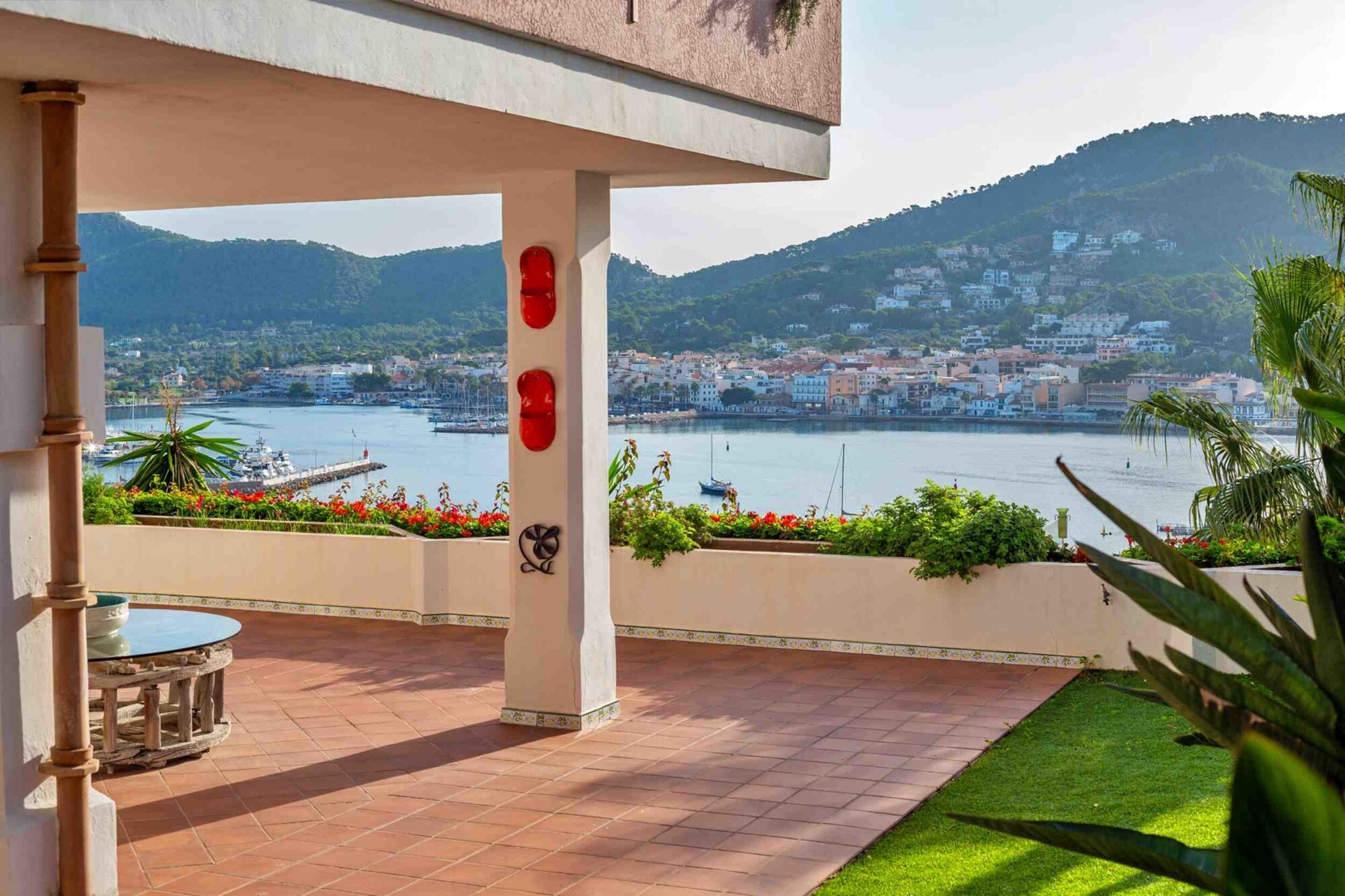 Großzügiges Apartment mit spektakulärer Aussicht auf den Hafen