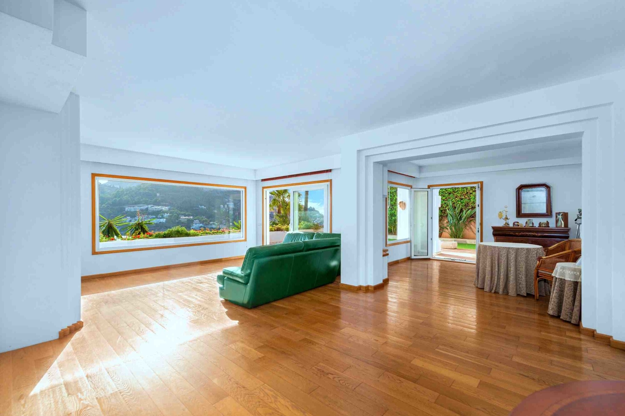 Großzügiges Apartment mit spektakulärer Aussicht auf den Hafen